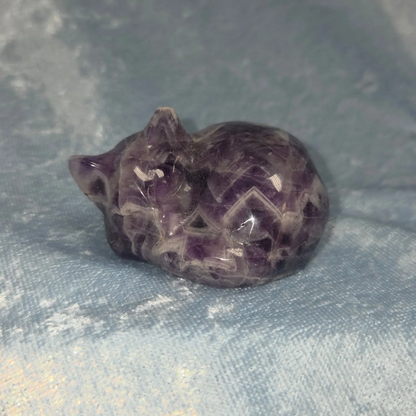 ✨️💜𝐀𝐌𝐄𝐓𝐇𝐘𝐒𝐓 𝐒𝐋𝐄𝐄𝐏𝐘 𝐊𝐈𝐓𝐓𝐘💜✨️--$3️⃣0️⃣

𝗔𝗺𝗲𝘁𝗵𝘆𝘀𝘁 promotes moderation where one might go to extremes as well as helping to calm anger and relieve frustration. 💜 As a powerful third eye and crown chakra stone, amethyst aids 