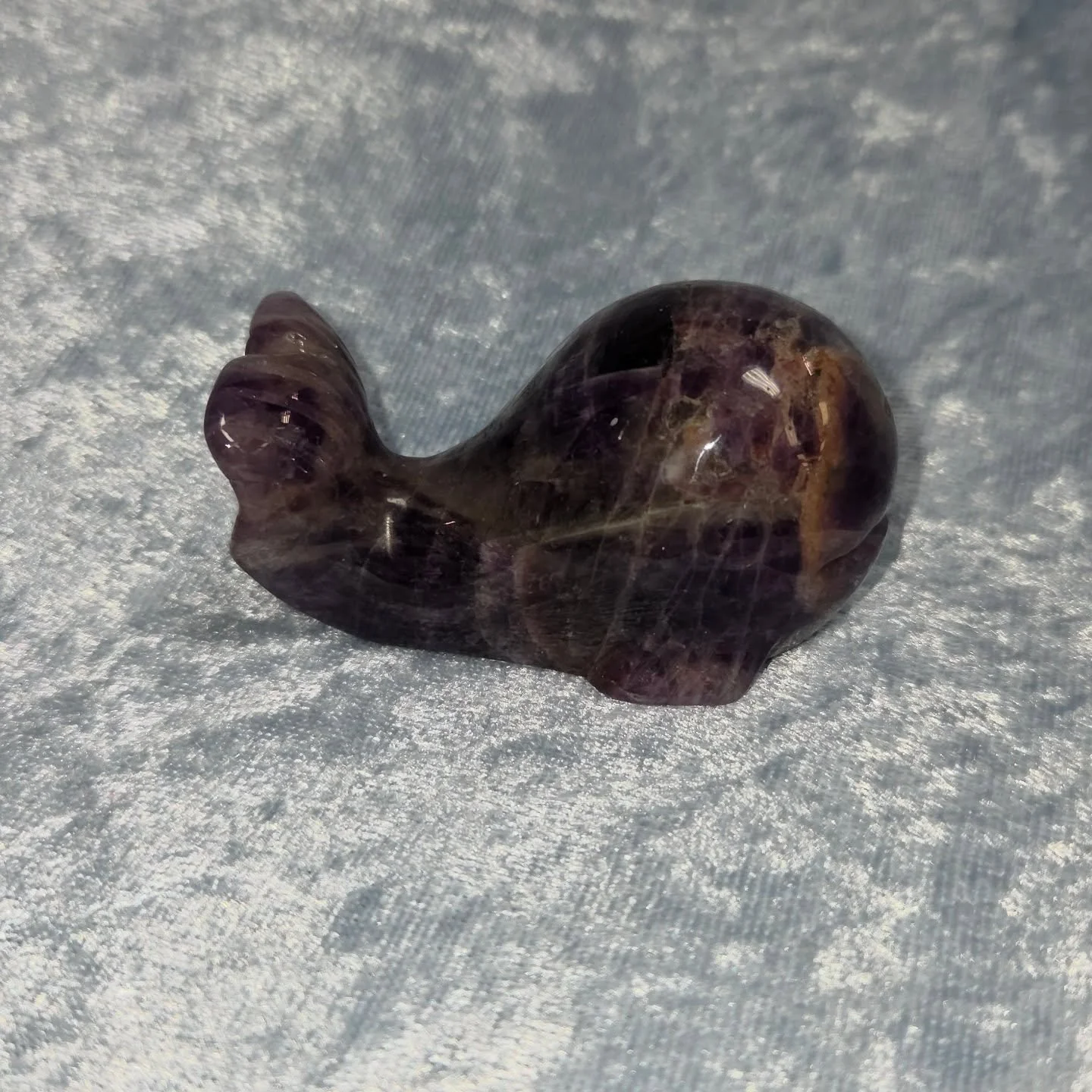 ✨️💜𝐀𝐌𝐄𝐓𝐇𝐘𝐒𝐓 𝐖𝐇𝐀𝐋𝐄💜✨️--$3️⃣0️⃣

𝗔𝗺𝗲𝘁𝗵𝘆𝘀𝘁 promotes moderation where one might go to extremes as well as helping to calm anger and relieve frustration. 💜 As a powerful third eye and crown chakra stone, amethyst aids in meditation