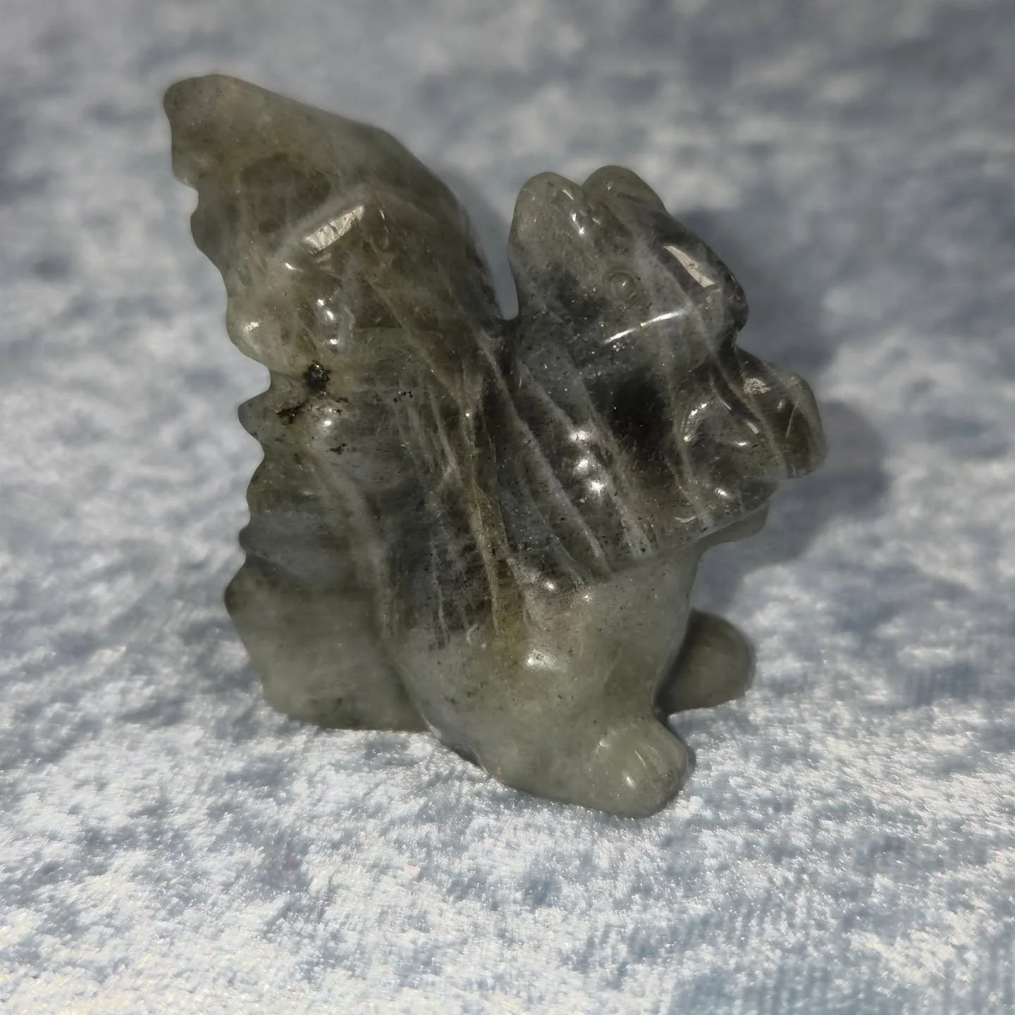 ✨𝐋𝐀𝐁𝐑𝐀𝐃𝐎𝐑𝐈𝐓𝐄 𝐒𝐐𝐔𝐈𝐑𝐑𝐄𝐋✨--$3️⃣0️⃣

𝗟𝗮𝗯𝗿𝗮𝗱𝗼𝗿𝗶𝘁𝗲 can amplify your self awareness and intuitive abilities. ✨ It's a great stone of protection during astral travel and meditation and also promotes a sense of responsibility whi