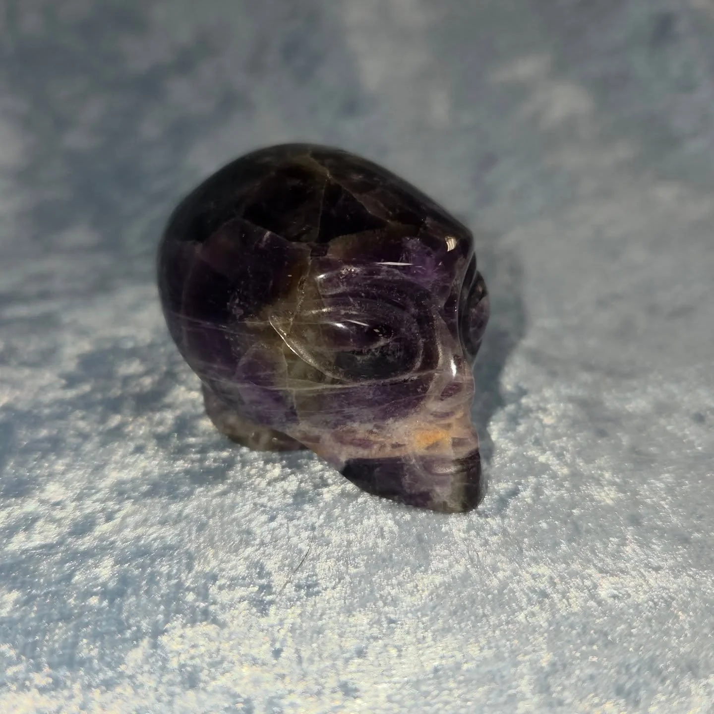 ✨️💜𝐀𝐌𝐄𝐓𝐇𝐘𝐒𝐓 𝐀𝐋𝐈𝐄𝐍💜✨️--$3️⃣0️⃣

𝗔𝗺𝗲𝘁𝗵𝘆𝘀𝘁 promotes moderation where one might go to extremes as well as helping to calm anger and relieve frustration. 💜 As a powerful third eye and crown chakra stone, amethyst aids in meditation