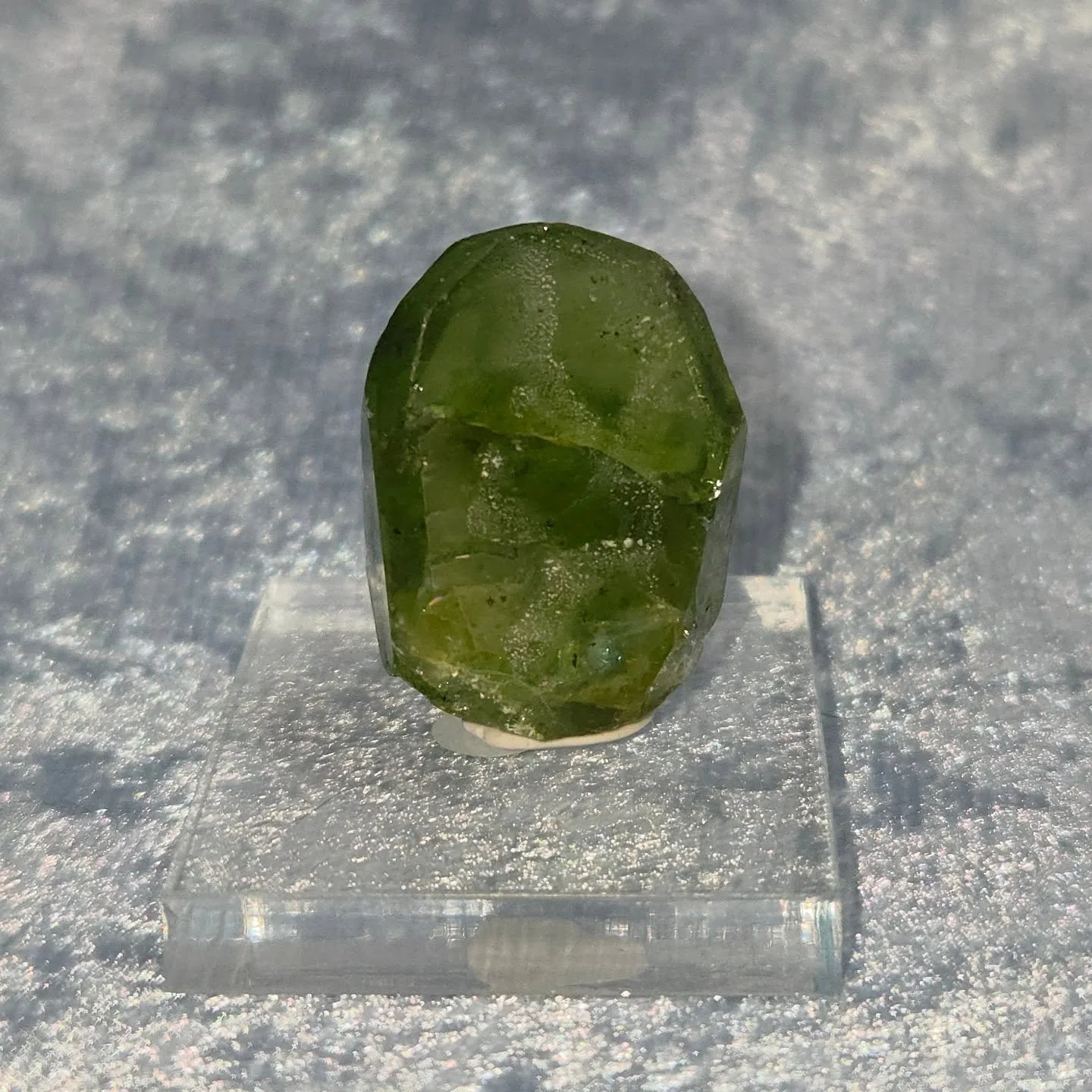 💚𝐏𝐄𝐑𝐈𝐃𝐎𝐓 𝐂𝐑𝐘𝐒𝐓𝐀𝐋💚--$9️⃣5️⃣

𝗣𝗲𝗿𝗶𝗱𝗼𝘁 is the stone of Compassion. 💚 It can bring peacefulness, good health, restful sleep, and harmony to one's life. Peridot can help calm anger and encourage peaceful energy. 😌

Please follow t