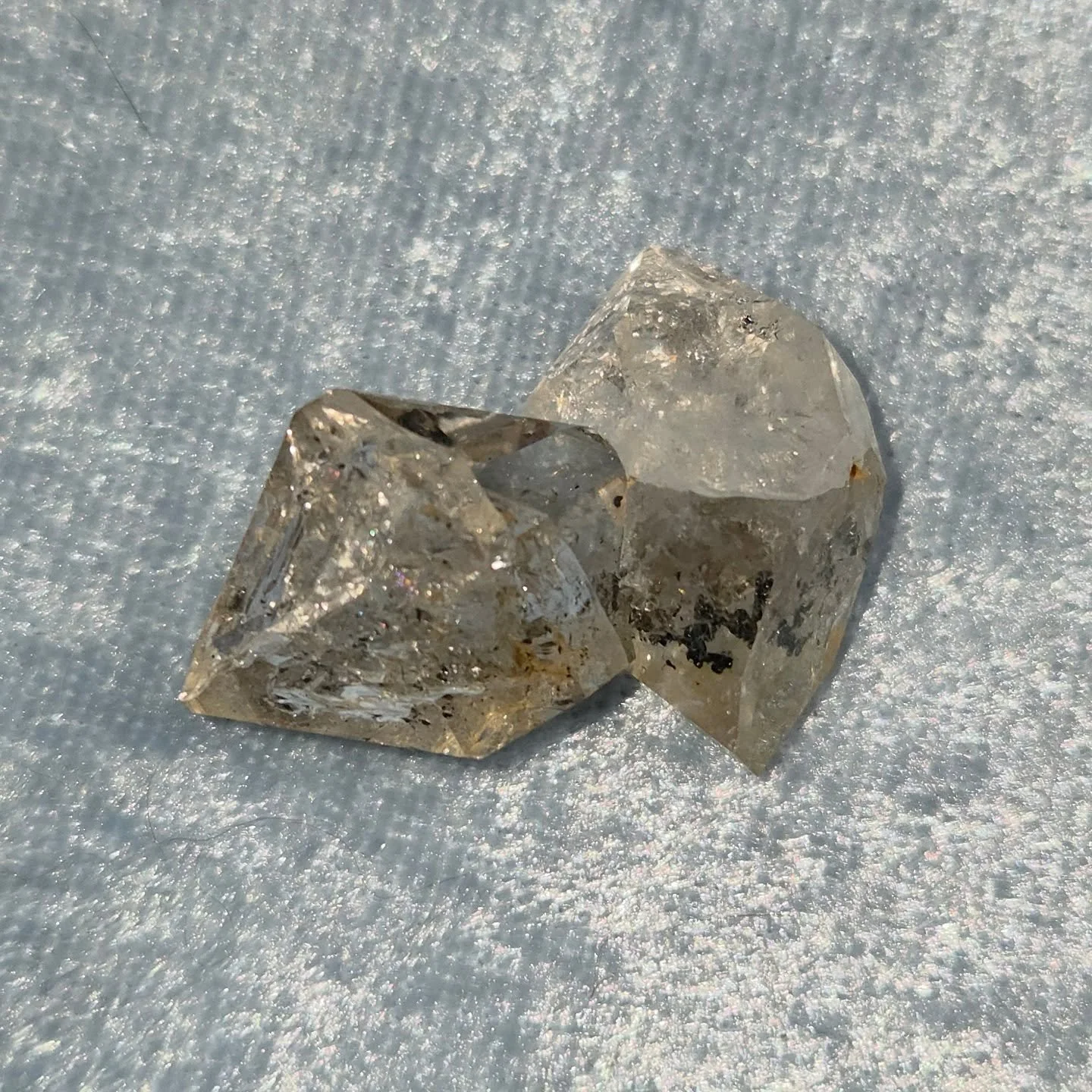 💎𝐇𝐄𝐑𝐊𝐈𝐌𝐄𝐑 𝐃𝐈𝐀𝐌𝐎𝐍𝐃💎--$6️⃣0️⃣

𝗛𝗲𝗿𝗸𝗶𝗺𝗲𝗿 𝗗𝗶𝗮𝗺𝗼𝗻𝗱𝘀 are a double terminated quartz crystal and like quartz, they amplify and accelerate energy directed through them and help to purify one's auric field. 💎 A manifestation 