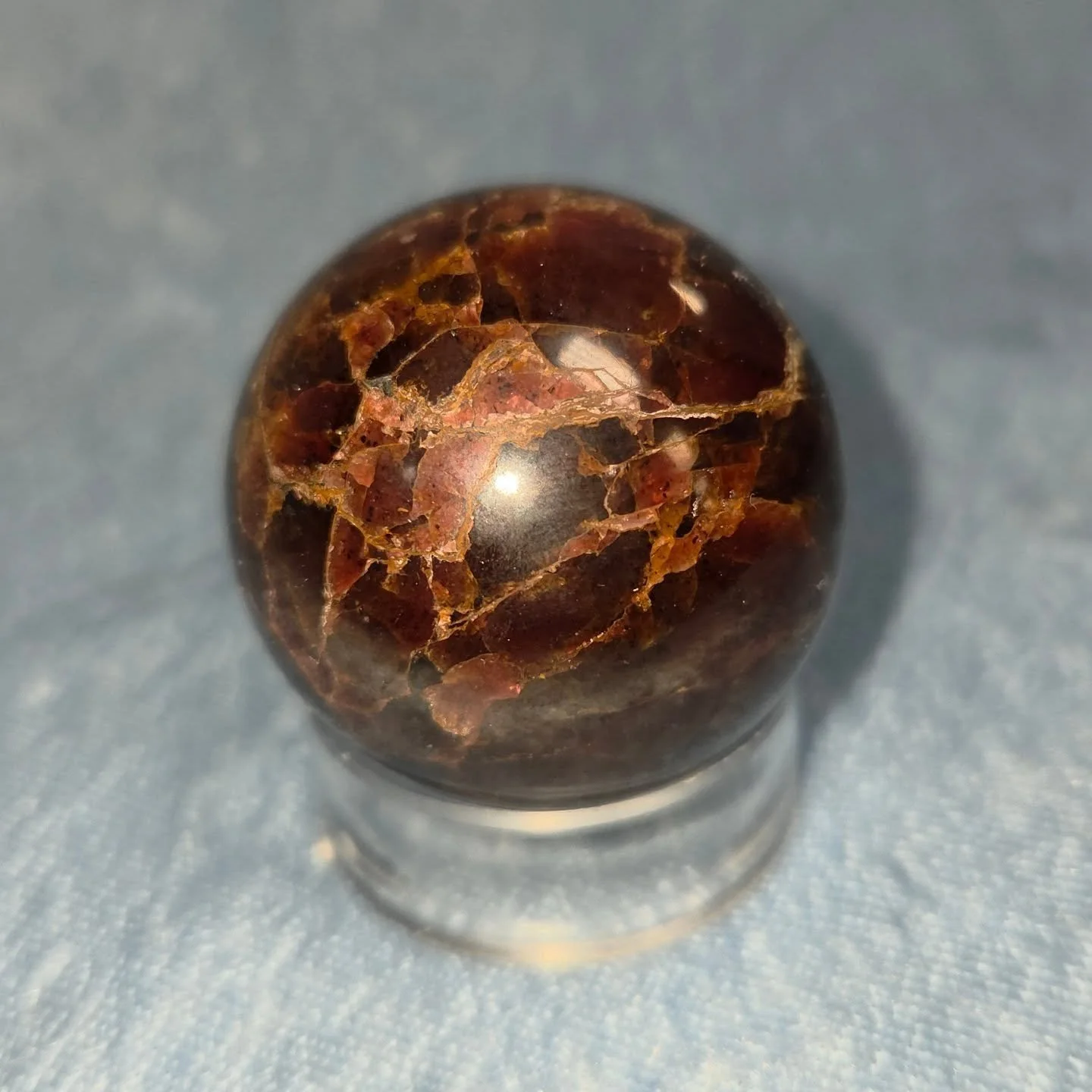 🍒𝐀𝐋𝐌𝐀𝐍𝐃𝐈𝐍𝐄 𝐆𝐀𝐑𝐍𝐄𝐓 𝐒𝐏𝐇𝐄𝐑𝐄🍒--$3️⃣5️⃣

𝗔𝗹𝗺𝗮𝗻𝗱𝗶𝗻𝗲 𝗚𝗮𝗿𝗻𝗲𝘁 is a stone of Strength and Security. 💪 Its energies are connected with the Earth as well as the Root Chakra.  Almandine garnet also helps you find Joy and can