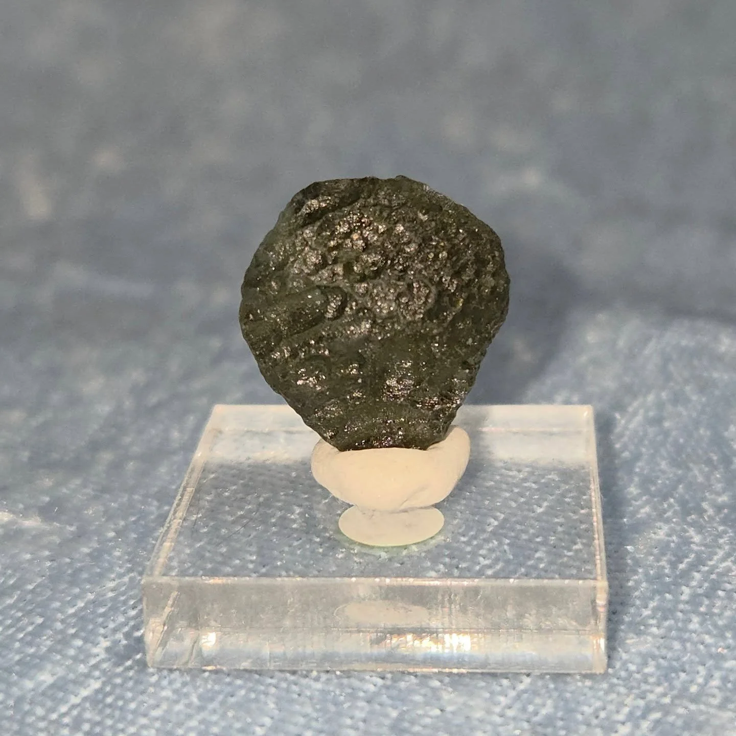 ☄𝐌𝐎𝐋𝐃𝐀𝐕𝐈𝐓𝐄☄--$9️⃣0️⃣

(Message me if you would like to see more pieces of Moldavite!!!)
𝗠𝗼𝗹𝗱𝗮𝘃𝗶𝘁𝗲, a meteor impact glass, is a very high vibrational stone of transformation that tends to affect people in different ways.  Those who a