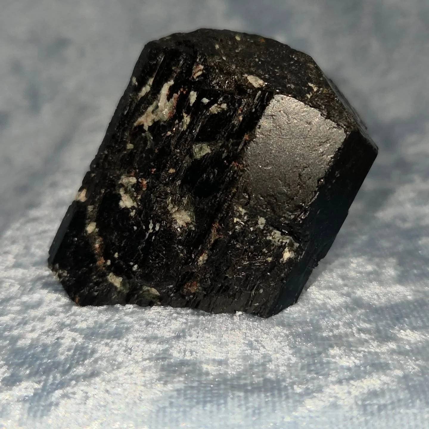 🖤𝐁𝐋𝐀𝐂𝐊 𝐓𝐎𝐔𝐑𝐌𝐀𝐋𝐈𝐍𝐄🖤--$3️⃣0️⃣

𝗕𝗹𝗮𝗰𝗸 𝗧𝗼𝘂𝗿𝗺𝗮𝗹𝗶𝗻𝗲 can be very effective in protecting one from bad vibes from others as well as yourself.✌ A great stone for centering and grounding your energy, it can be very effective in 