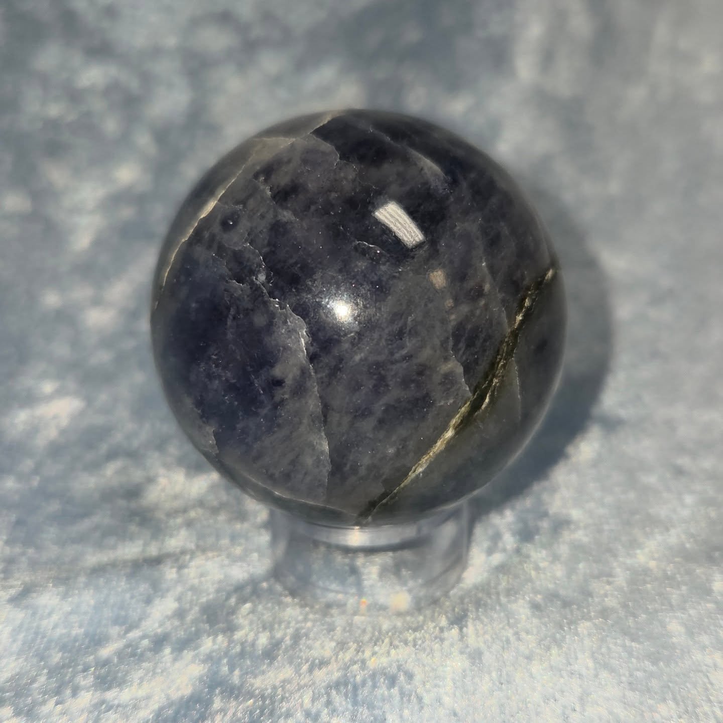 ✨𝐈𝐎𝐋𝐈𝐓𝐄 𝐒𝐏𝐇𝐄𝐑𝐄✨--$4️⃣0️⃣

𝗜𝗼𝗹𝗶𝘁𝗲 (also known as the Vikings' Compass) aids the spirit of exploration, dreams, and intuition. 🧭 It can help one recover a lost sense of balance and help those suffering with disorientation or lack of 