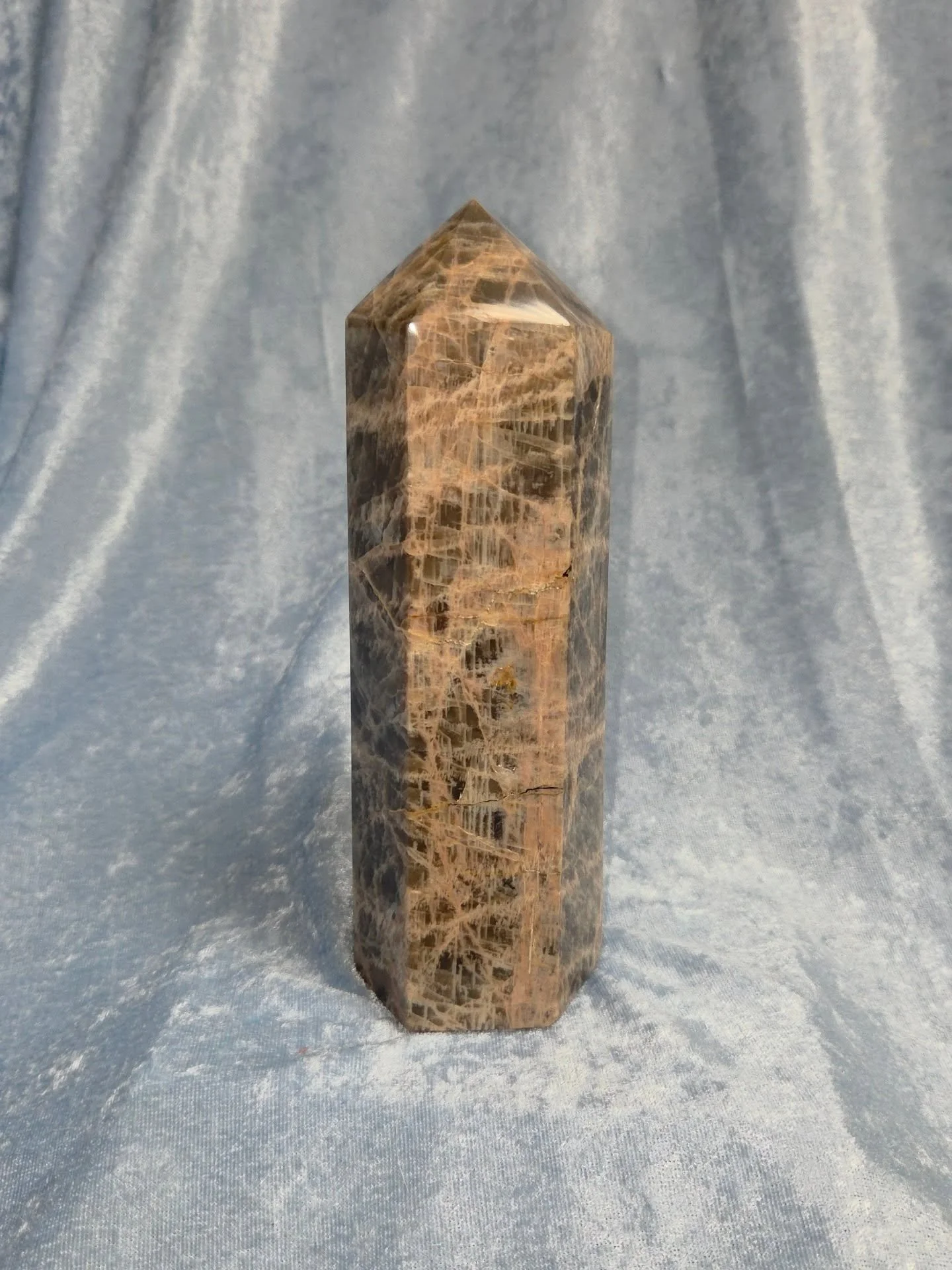 🌑𝐁𝐋𝐀𝐂𝐊 𝐌𝐎𝐎𝐍𝐒𝐓𝐎𝐍𝐄 𝐓𝐎𝐖𝐄𝐑🌑--$1️⃣7️⃣5️⃣

𝗕𝗹𝗮𝗰𝗸 𝗠𝗼𝗼𝗻𝘀𝘁𝗼𝗻𝗲, being a high vibrational stone that is connected with New Moon energy, can bring about new beginnings as well as helping one to manifest guides and teachers that