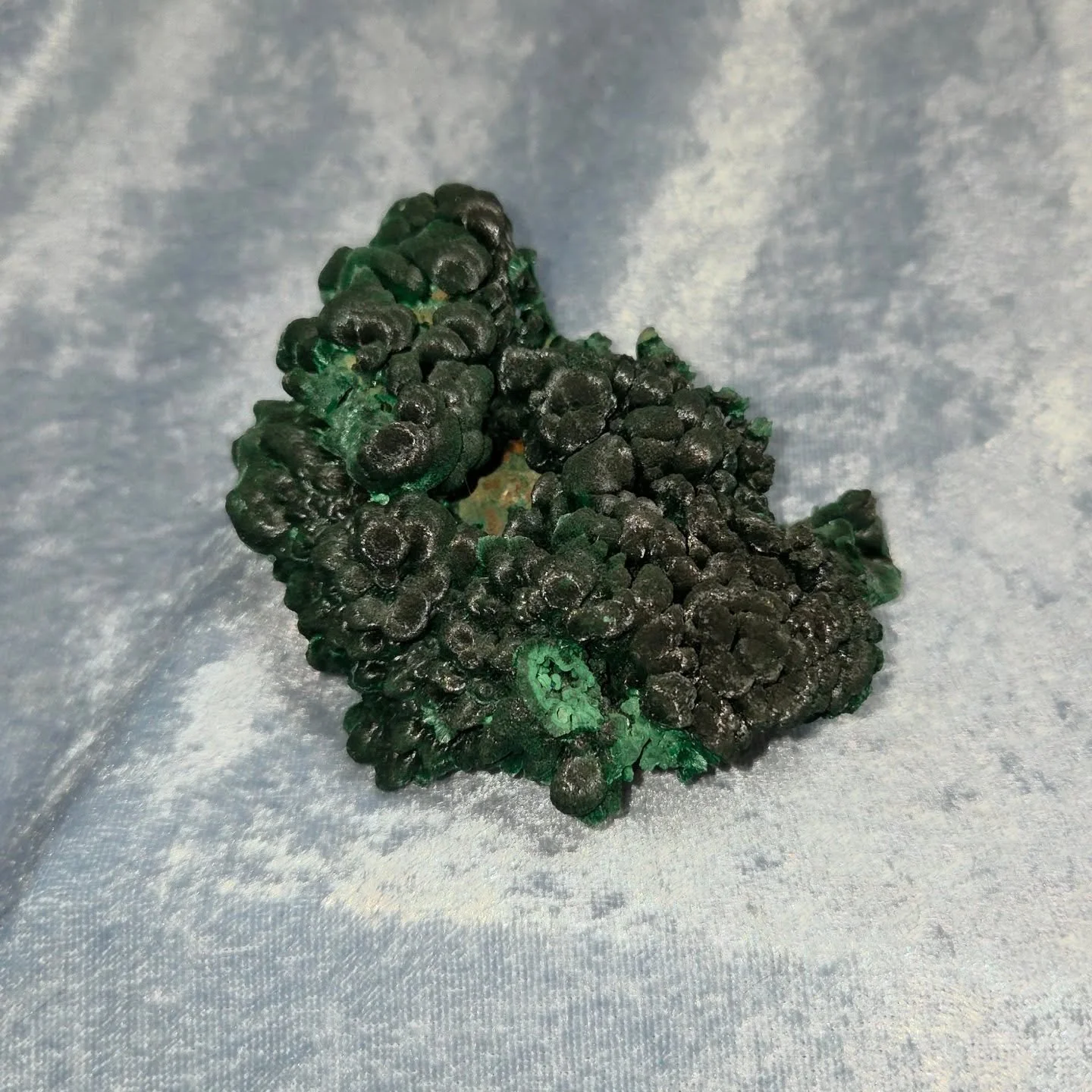 💚𝐌𝐀𝐋𝐀𝐂𝐇𝐈𝐓𝐄💚--$1️⃣1️⃣1️⃣

𝗠𝗮𝗹𝗮𝗰𝗵𝗶𝘁𝗲 is a great heart healer, promoting emotional protection from others that may want to bring you down to their level or manipulate you. 💚 It can also sharpen your psychic radar as well assist you 