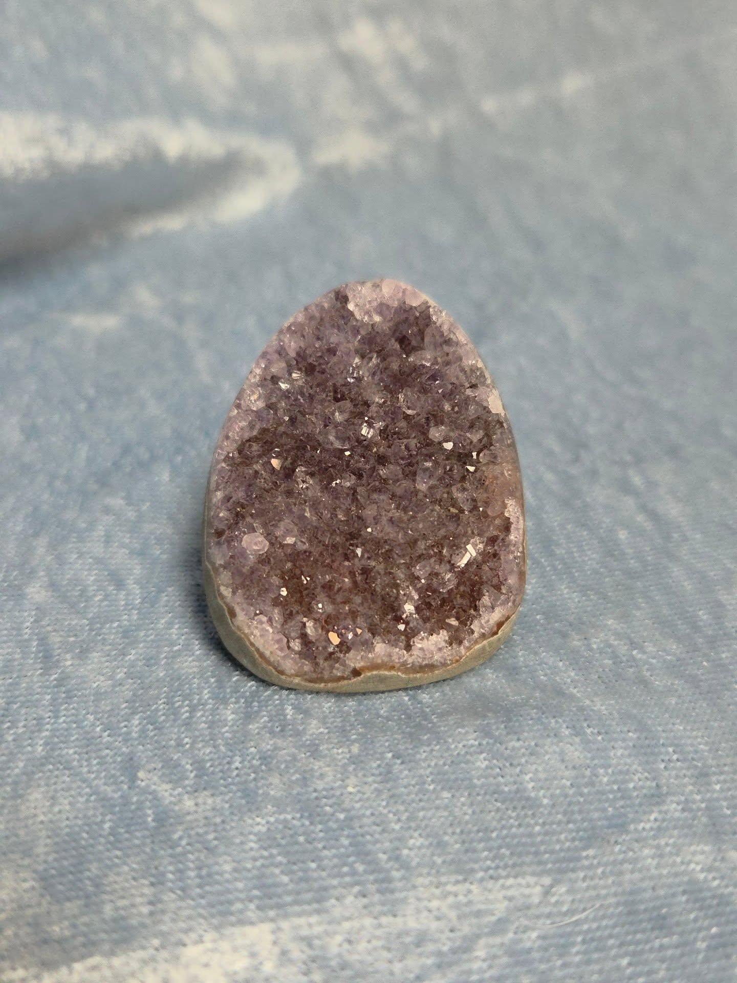 💜𝐌𝐈𝐍𝐈 𝐀𝐌𝐄𝐓𝐇𝐘𝐒𝐓 𝐂𝐀𝐓𝐇𝐄𝐃𝐑𝐀𝐋💜--$1️⃣5️⃣

𝗔𝗺𝗲𝘁𝗵𝘆𝘀𝘁 promotes moderation where one might go to extremes as well as helping to calm anger and relieve frustration. 💜 As a powerful third eye and crown chakra stone, amethyst aids 