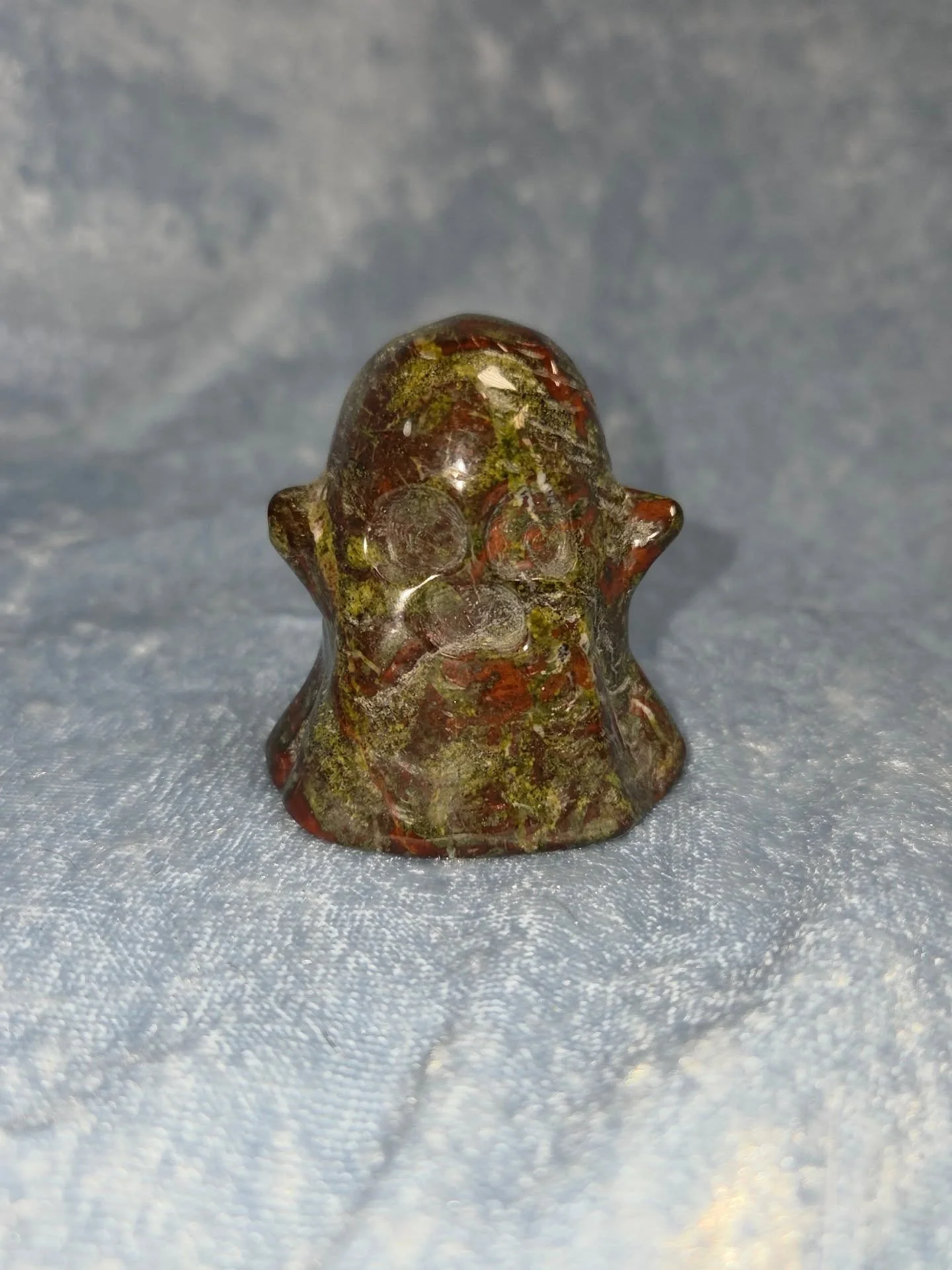 🐉🩸𝐃𝐑𝐀𝐆𝐎𝐍'𝐒 𝐁𝐋𝐎𝐎𝐃 𝐆𝐇𝐎𝐒𝐓🩸🐉--$3️⃣0️⃣

𝗗𝗿𝗮𝗴𝗼𝗻'𝘀 𝗕𝗹𝗼𝗼𝗱 𝗝𝗮𝘀𝗽𝗲𝗿 promotes courage, vitality, self honesty and self healing. 🐉 As it grounds through the heart chakra, it encourages forgiveness, dispels loneliness and he