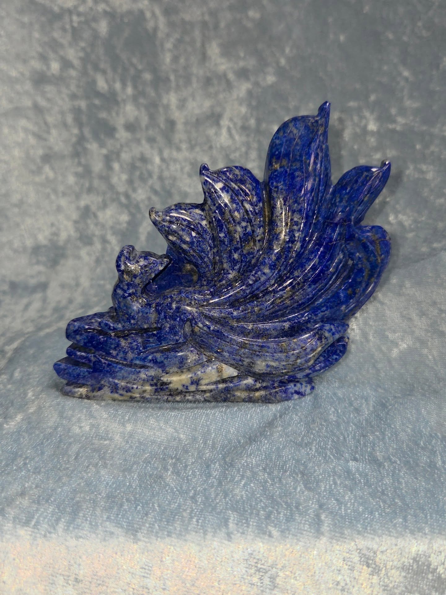 💙𝐋𝐀𝐏𝐈𝐒 𝐋𝐀𝐙𝐔𝐋𝐈 𝐍𝐈𝐍𝐄-𝐓𝐀𝐈𝐋𝐄𝐃 𝐅𝐎𝐗💙--$1️⃣5️⃣0️⃣

𝗟𝗮𝗽𝗶𝘀 𝗟𝗮𝘇𝘂𝗹𝗶 is a stone that promotes royal virtues and spirituality, bringing out your inner queen or king. 👑 It helps activate the 3rd Eye chakra, enhancing intuition