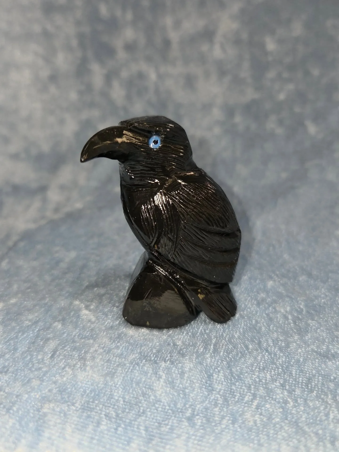 🖤𝐁𝐋𝐀𝐂𝐊 𝐎𝐍𝐘𝐗 𝐑𝐀𝐕𝐄𝐍🖤--$3️⃣0️⃣

𝗕𝗹𝗮𝗰𝗸 𝗢𝗻𝘆𝘅 is a stone that helps one to center their energies lending them steadfastness, self confidence and courage. 💪  It also can aid in dispelling loneliness , fears and unnecessary or detri