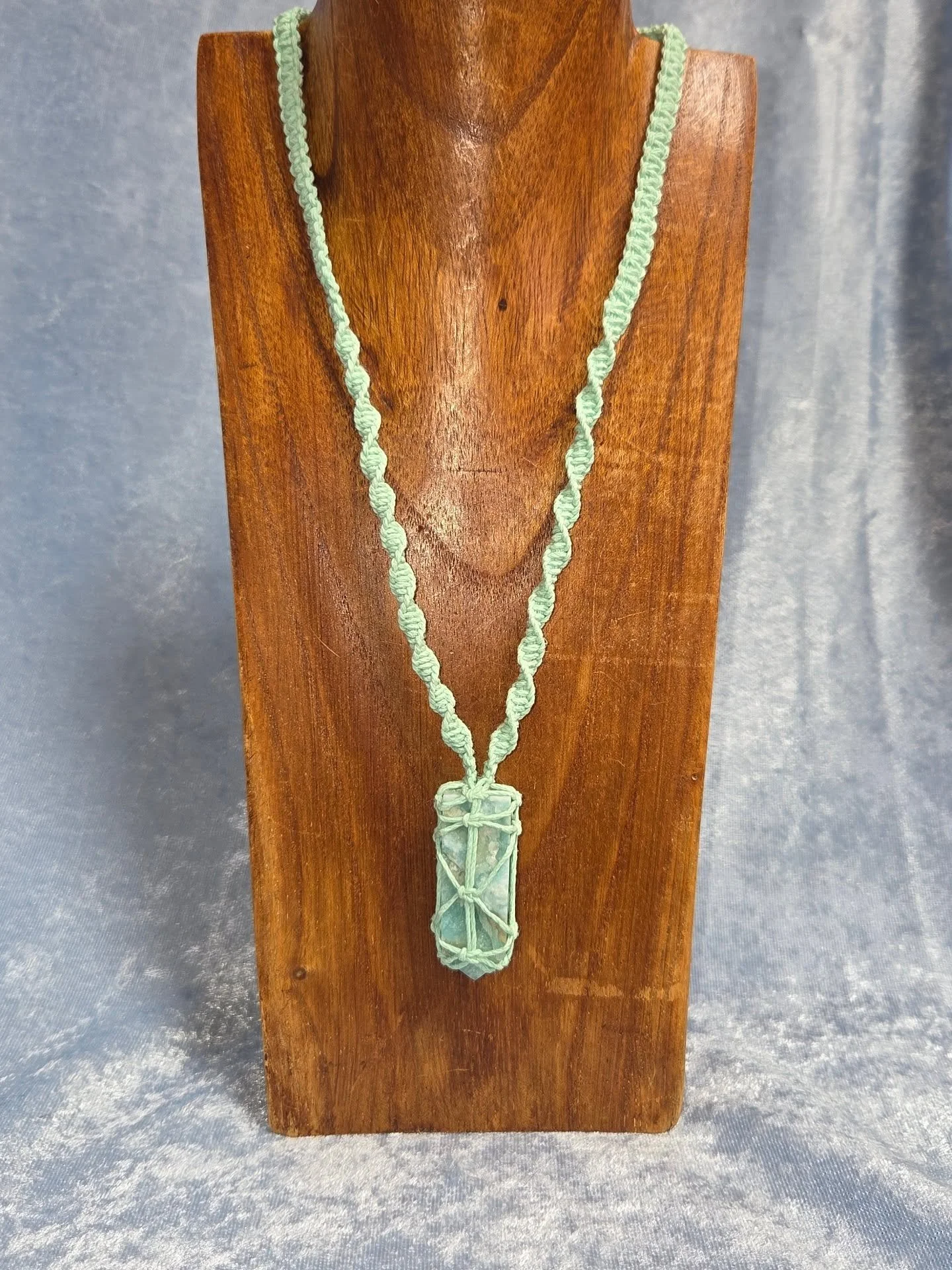 🩵🏖𝐂𝐀𝐑𝐈𝐁𝐁𝐄𝐀𝐍 𝐁𝐋𝐔𝐄 𝐂𝐀𝐋𝐂𝐈𝐓𝐄 𝐇𝐄𝐌𝐏 𝐍𝐄𝐂𝐊𝐋𝐀𝐂𝐄🏖🩵--$3️⃣5️⃣

𝗖𝗮𝗿𝗶𝗯𝗯𝗲𝗮𝗻 𝗕𝗹𝘂𝗲 𝗖𝗮𝗹𝗰𝗶𝘁𝗲 is an emotionally soothing stone that facilitates the release of stress, drama and anger which can help one reach deeper