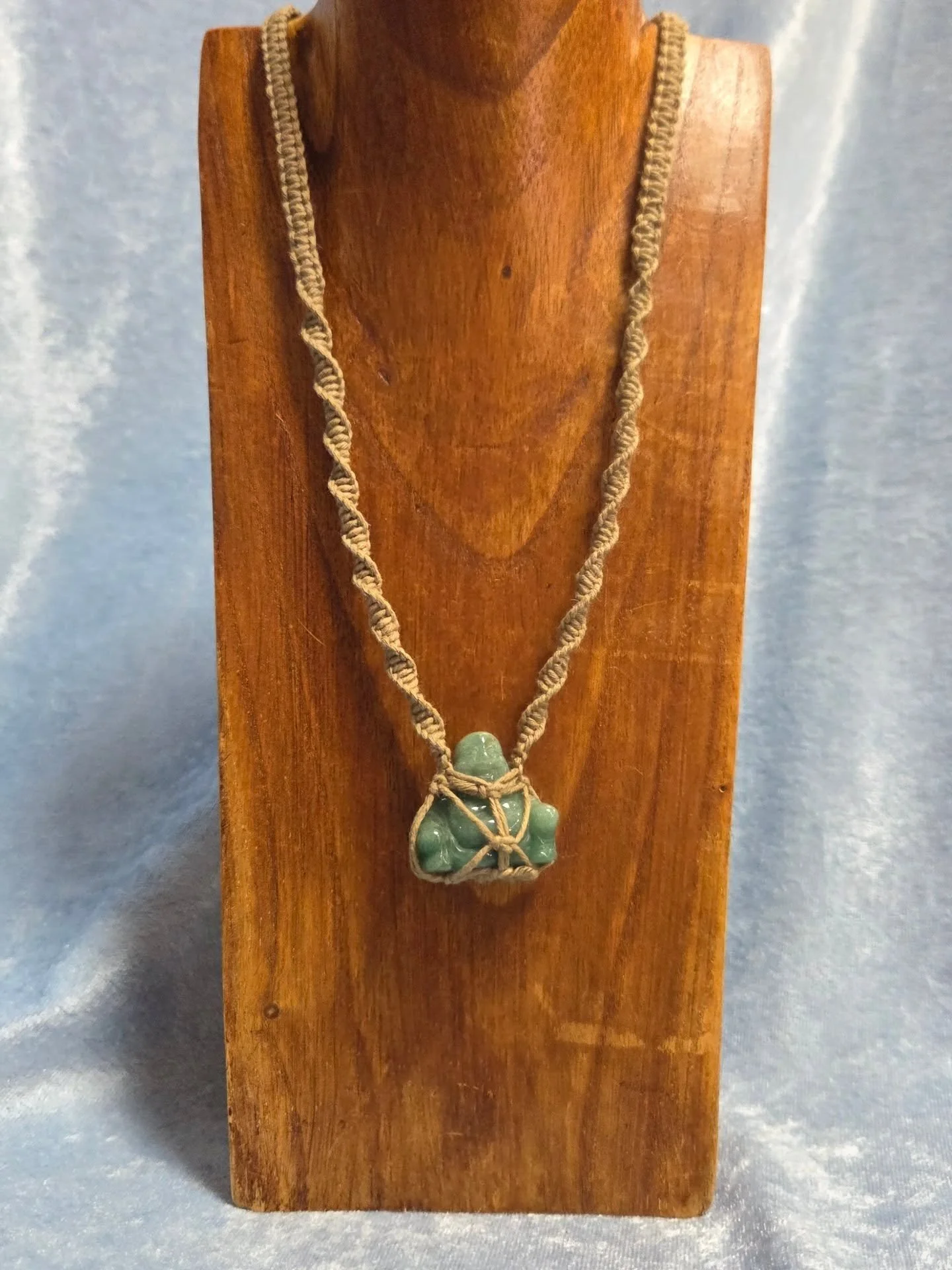 🌿𝐆𝐑𝐄𝐄𝐍 𝐀𝐕𝐄𝐍𝐓𝐔𝐑𝐈𝐍𝐄 𝐇𝐄𝐌𝐏 𝐍𝐄𝐂𝐊𝐋𝐀𝐂𝐄🌿--$4️⃣0️⃣

𝗚𝗿𝗲𝗲𝗻 𝗔𝘃𝗲𝗻𝘁𝘂𝗿𝗶𝗻𝗲 is a very positive stone. It aids in emotional recovery and promotes living your best life.✌ It helps to dissipate stress, irritation, and negativ