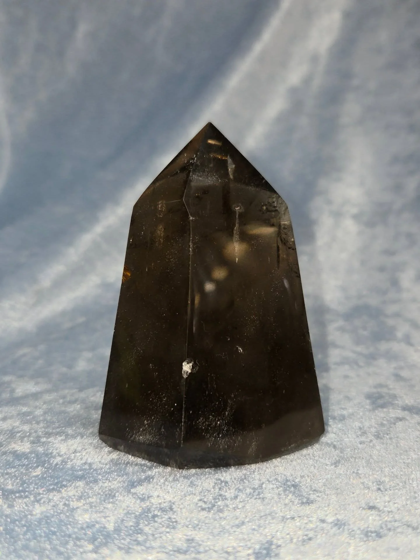 💨𝐒𝐌𝐎𝐊𝐘 𝐐𝐔𝐀𝐑𝐓𝐙 𝐓𝐎𝐖𝐄𝐑💨--$8️⃣0️⃣

𝗦𝗺𝗼𝗸𝘆 𝗤𝘂𝗮𝗿𝘁𝘇 can assist one in grounding their energies which promotes patience and enhances focus.🧘&zwj;♂️ It also aids in neutralizing negative energy and protect one from radiation. 
Ple