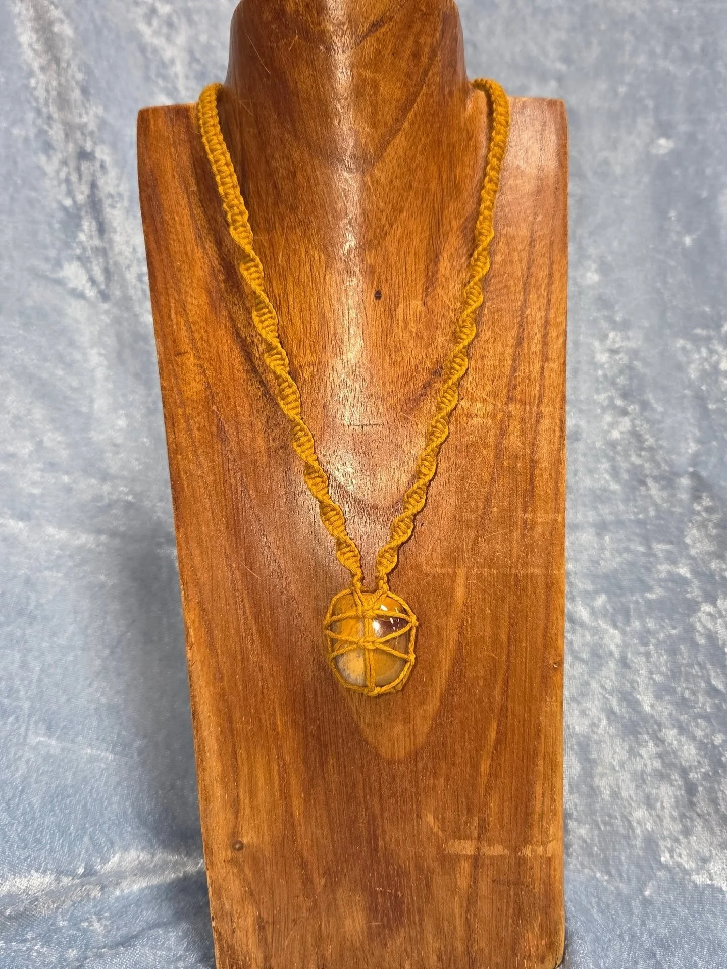 ❤💛𝐌𝐎𝐎𝐊𝐀𝐈𝐓𝐄 𝐉𝐀𝐒𝐏𝐄𝐑 𝐇𝐄𝐌𝐏 𝐍𝐄𝐂𝐊𝐋𝐀𝐂𝐄💛❤--$3️⃣0️⃣

𝗠𝗼𝗼𝗸𝗮𝗶𝘁𝗲 𝗝𝗮𝘀𝗽𝗲𝗿 helps us to maintain an ageless mind and spirit. 👍 It can also assist us in identifying and releasing unhealthy emotional and behavioral patterns f