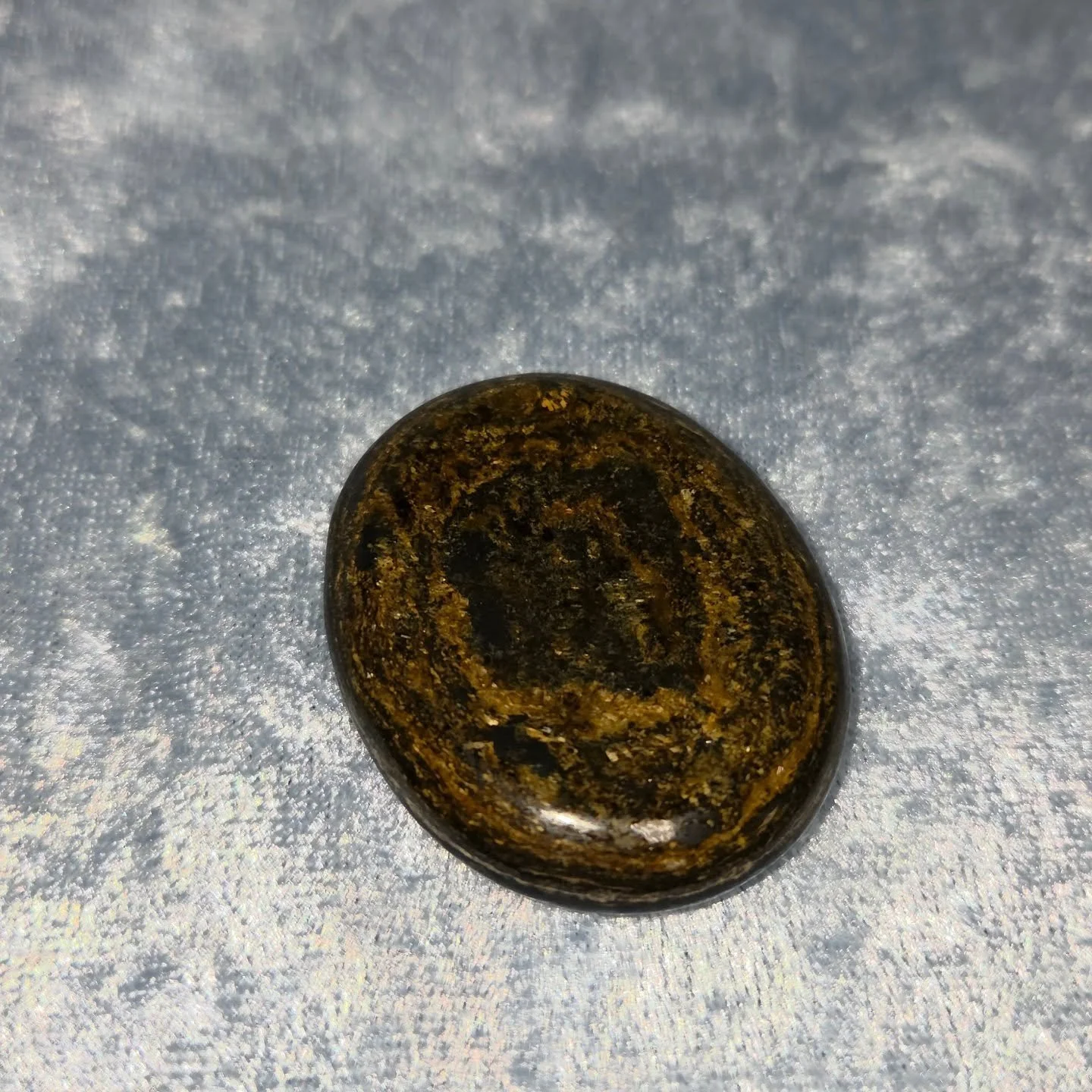 🤎𝐁𝐑𝐎𝐍𝐙𝐈𝐓𝐄 𝐖𝐎𝐑𝐑𝐘 𝐒𝐓𝐎𝐍𝐄🤎--$1️⃣0️⃣

𝗕𝗿𝗼𝗻𝘇𝗶𝘁𝗲 can help protect one from psychic attacks and allow one to dispel negative energies. 😌 It establishes stillness, allowing more objectivity and seeing the bigger picture. 🖼

Pleas