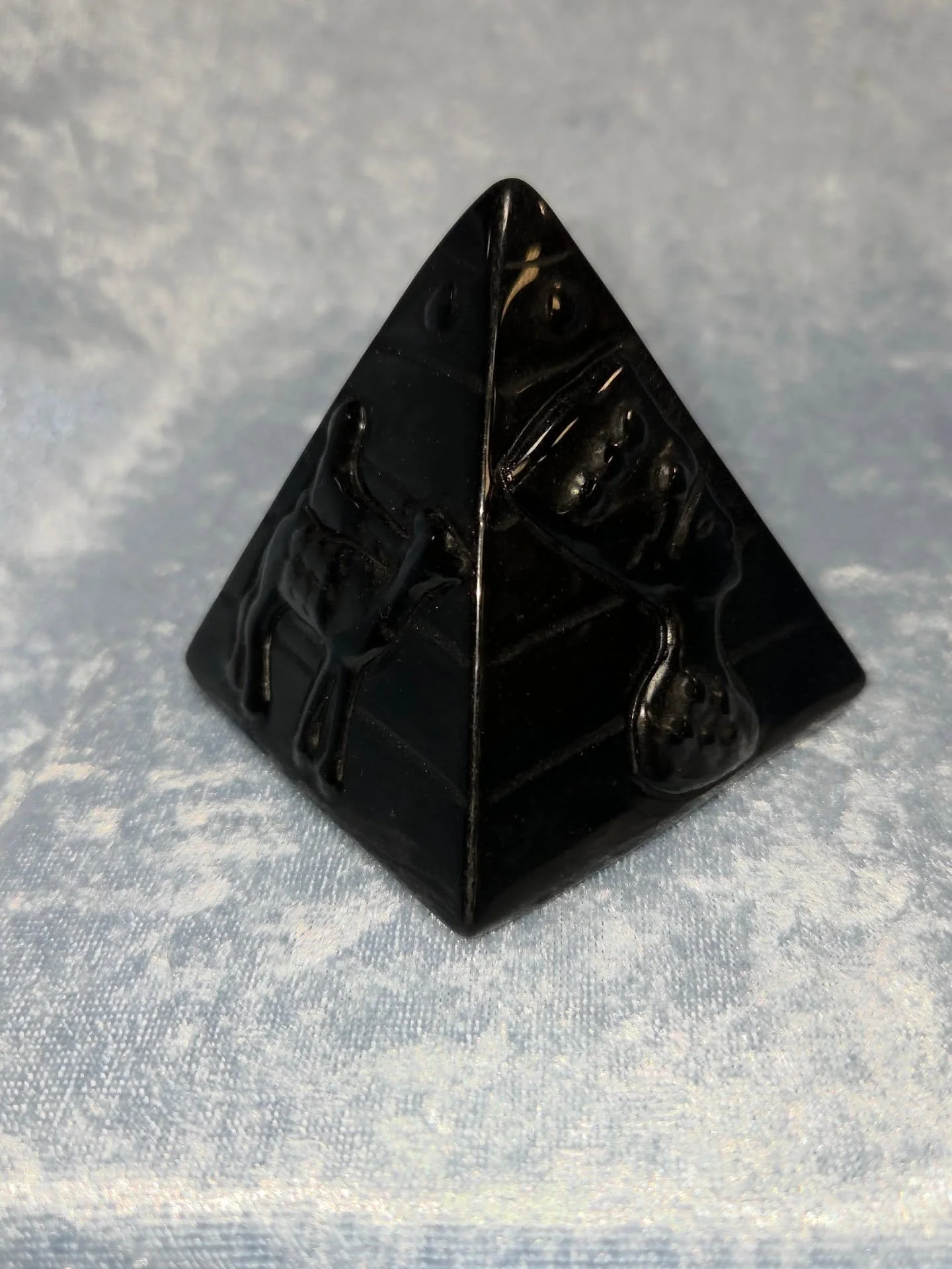 🖤𝐎𝐁𝐒𝐈𝐃𝐈𝐀𝐍 𝐏𝐘𝐑𝐀𝐌𝐈𝐃🖤--$5️⃣0️⃣

𝗢𝗯𝘀𝗶𝗱𝗶𝗮𝗻 is a strong protective stone, as it forms a shield against negativity. 🛡 It can provide you with compassion and strength. It aids in processing things that are hard to accept. 🖤

Please