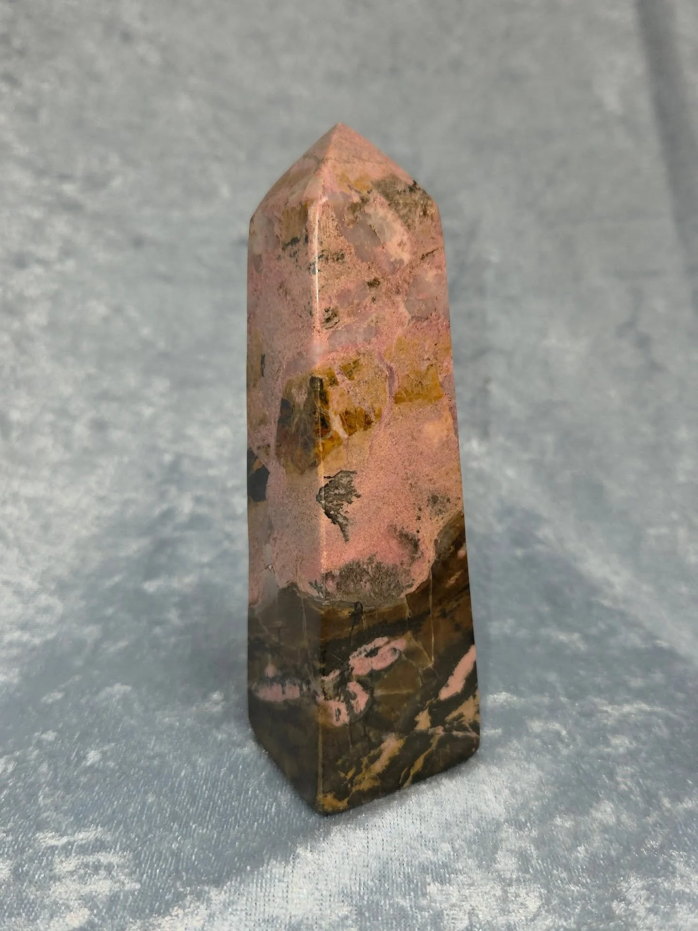 💕𝐑𝐇𝐎𝐃𝐎𝐍𝐈𝐓𝐄 𝐓𝐎𝐖𝐄𝐑💕--$7️⃣5️⃣

𝗥𝗵𝗼𝗱𝗼𝗻𝗶𝘁𝗲 facilitates Meditation and Mantra work, while clearing away Confusion and Doubt.  It lends Confidence and helps to bring Emotional Balance. ☯️ Rhodonite helps one to become more Independe