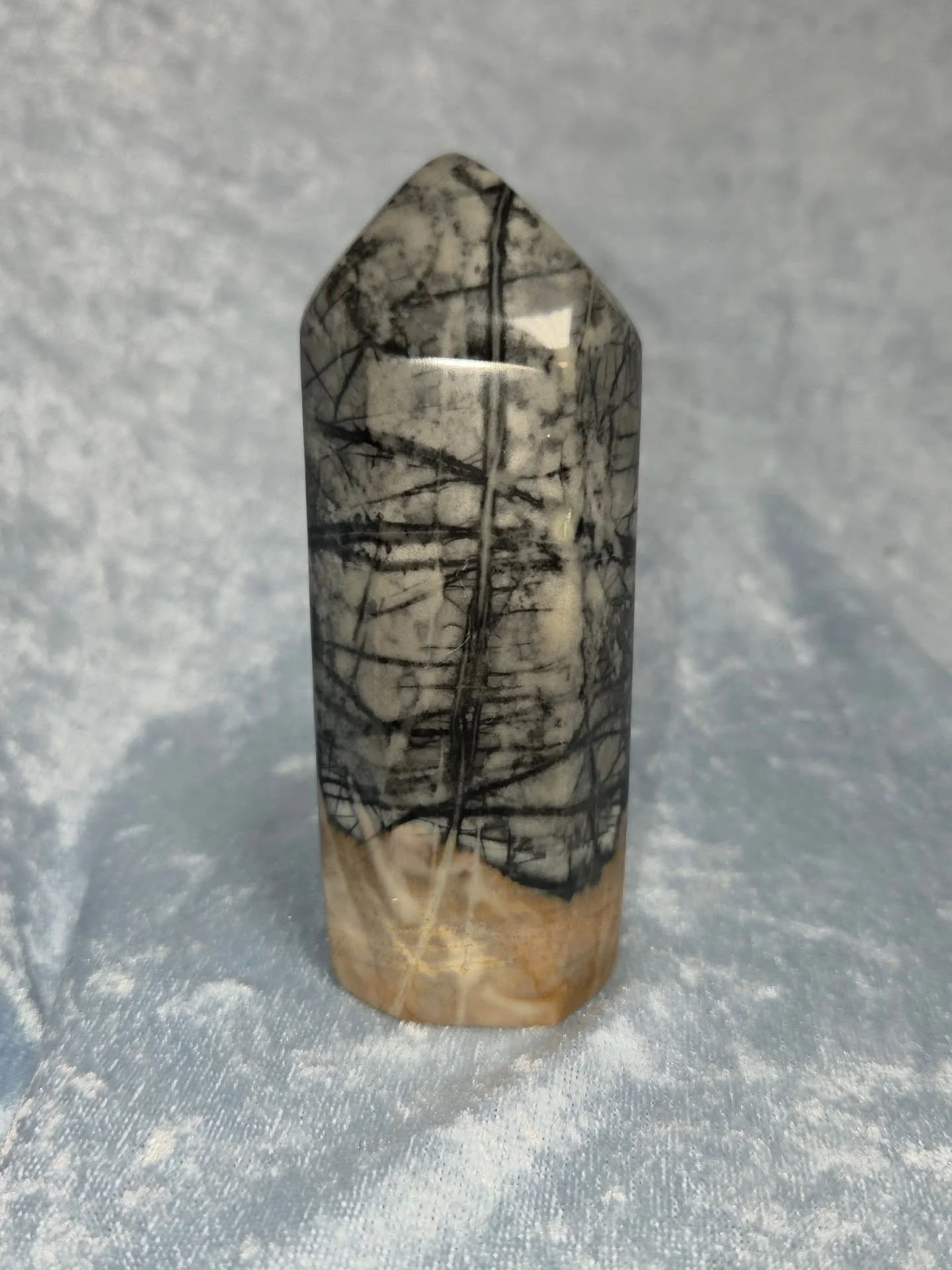 🖌𝐏𝐈𝐂𝐀𝐒𝐒𝐎 𝐌𝐀𝐑𝐁𝐋𝐄 𝐅𝐑𝐄𝐄𝐅𝐎𝐑𝐌🖌--$5️⃣0️⃣

𝗣𝗶𝗰𝗮𝘀𝘀𝗼 𝗠𝗮𝗿𝗯𝗹𝗲 (AKA Picasso Jasper) is a type of marble, a metamorphosed limestone rock of crystallized dolomite or calcite, that is only found in Utah.  This stone can help redu