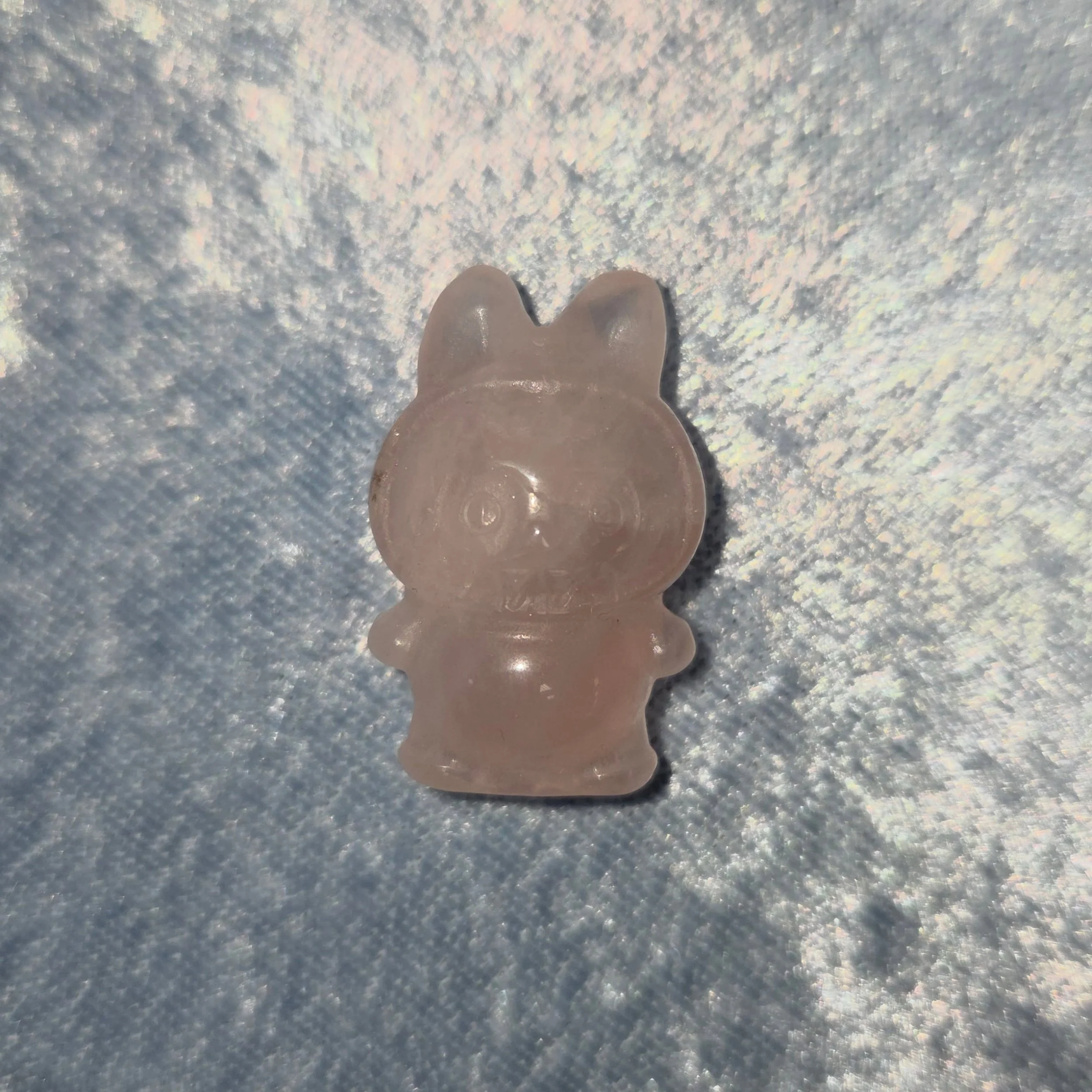 🌹𝐑𝐎𝐒𝐄 𝐐𝐔𝐀𝐑𝐓𝐙 𝐋𝐀𝐁𝐔𝐁𝐔🌹--$1️⃣5️⃣
𝗥𝗼𝘀𝗲 𝗤𝘂𝗮𝗿𝘁𝘇 is a stone of unconditional, universal Love, allowing one to love themselves, the people around them and the Universe we call home. 💕 Connecting with Rose Quartz enables one to at