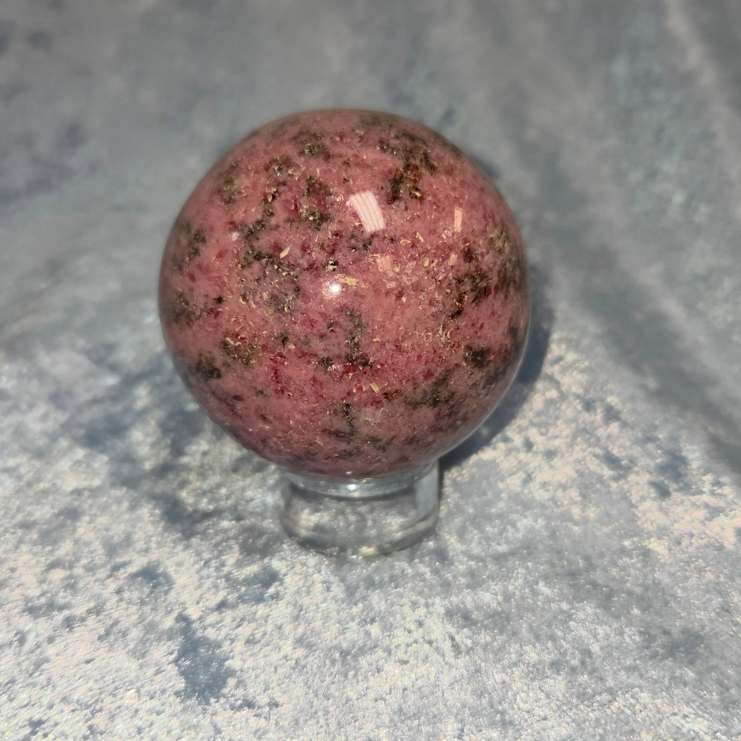 💕𝐑𝐇𝐎𝐃𝐎𝐍𝐈𝐓𝐄 𝐒𝐏𝐇𝐄𝐑𝐄💕--$3️⃣0️⃣

𝗥𝗵𝗼𝗱𝗼𝗻𝗶𝘁𝗲 facilitates Meditation and Mantra work, while clearing away Confusion and Doubt.  It lends Confidence and helps to bring Emotional Balance. ☯️ Rhodonite helps one to become more Indepen