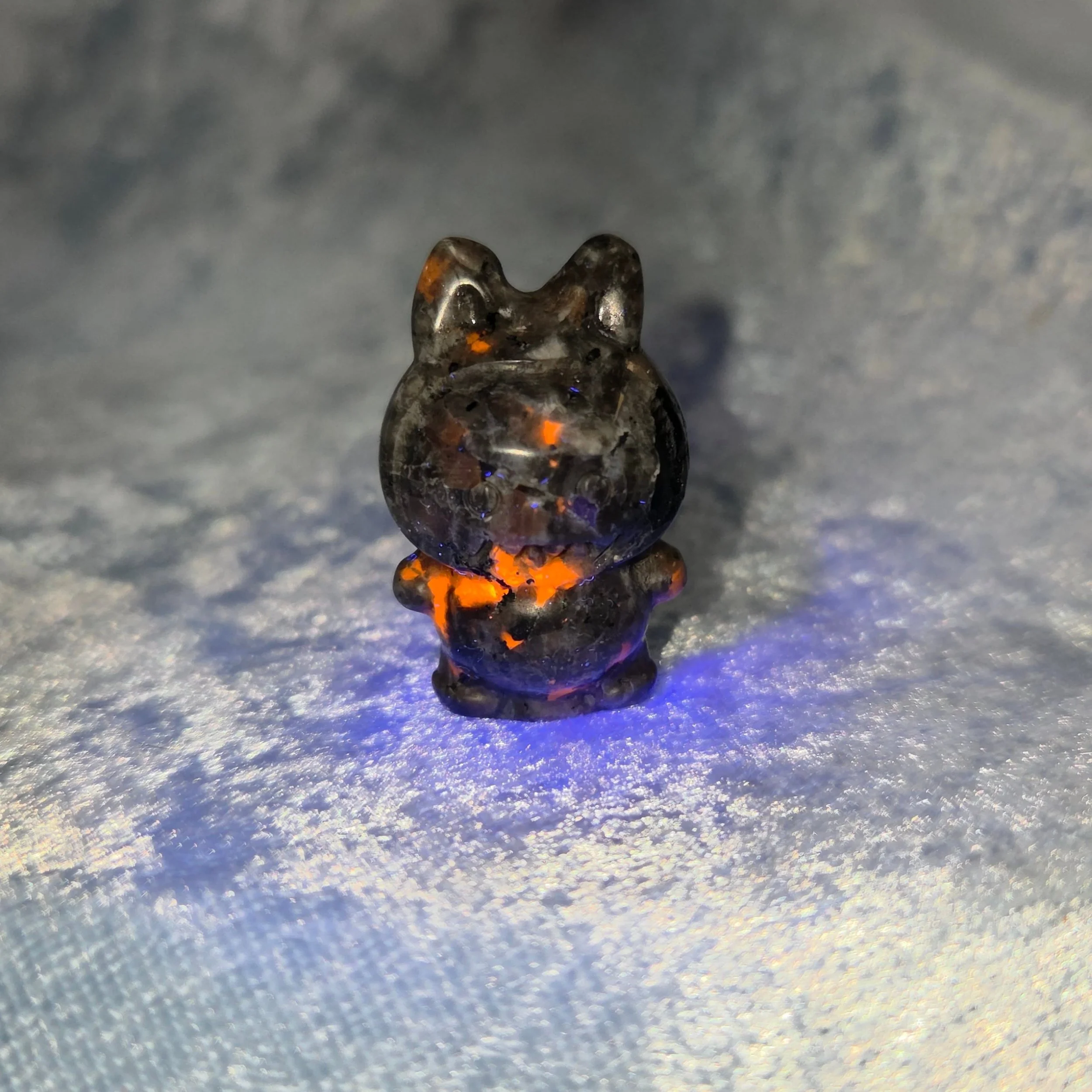 🧡𝐘𝐎𝐎𝐏𝐄𝐑𝐋𝐈𝐓𝐄 𝐋𝐀𝐁𝐔𝐁𝐔🧡--$1️⃣5️⃣

𝗬𝗼𝗼𝗽𝗲𝗿𝗹𝗶𝘁𝗲, a UV reactive crystal from Michigan's Upper Peninsula, promotes clarity, understanding, and truth-seeking. 🌟 It provides strength during change, calms anxiety and stress, and help