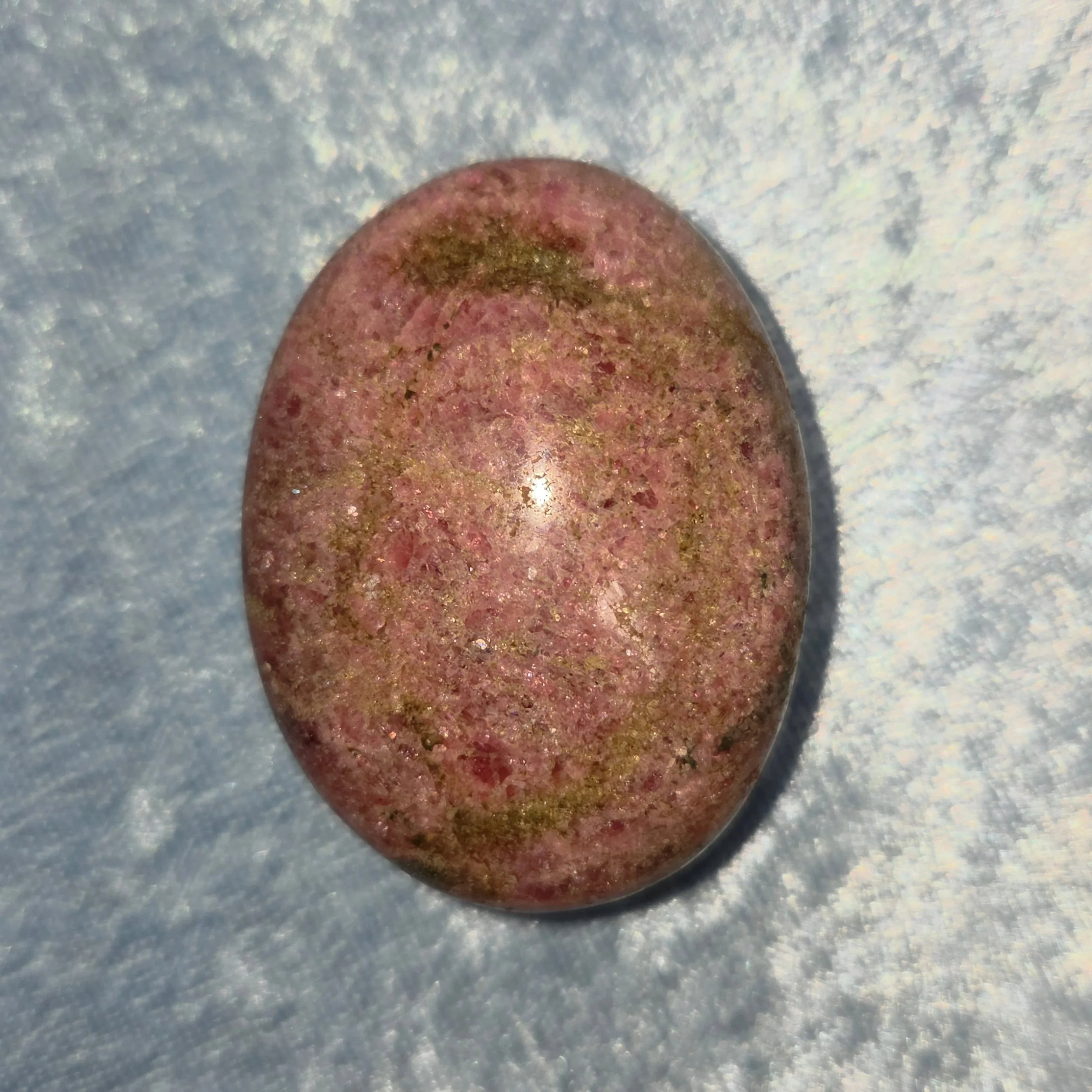 💕𝐑𝐇𝐎𝐃𝐎𝐍𝐈𝐓𝐄 𝐏𝐀𝐋𝐌𝐒𝐓𝐎𝐍𝐄💕--$2️⃣0️⃣

𝗥𝗵𝗼𝗱𝗼𝗻𝗶𝘁𝗲 facilitates Meditation and Mantra work, while clearing away Confusion and Doubt.  It lends Confidence and helps to bring Emotional Balance. ☯️ Rhodonite helps one to become more I