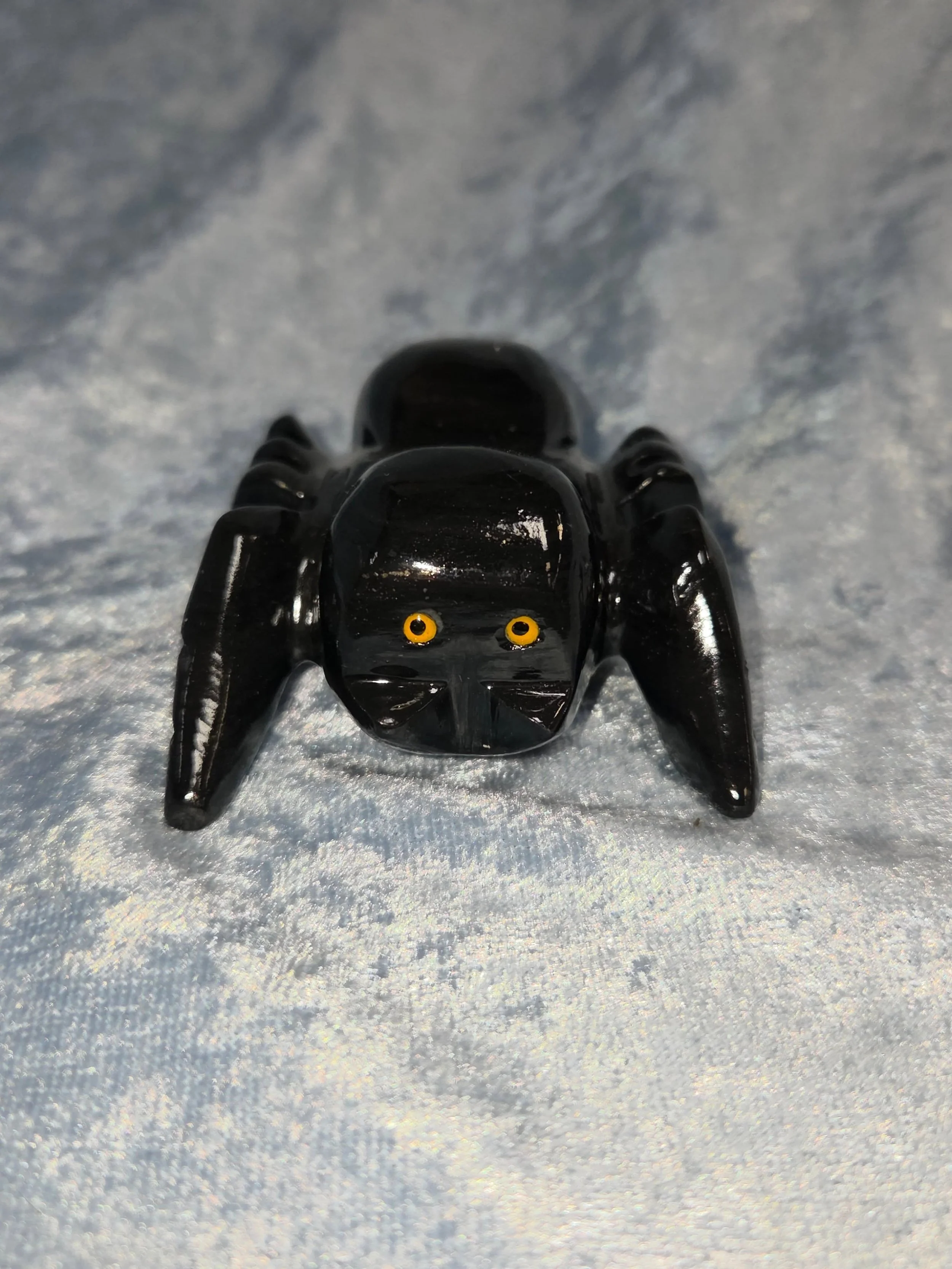 🖤𝐁𝐋𝐀𝐂𝐊 𝐎𝐍𝐘𝐗 𝐒𝐏𝐈𝐃𝐄𝐑🖤--$4️⃣0️⃣

𝗕𝗹𝗮𝗰𝗸 𝗢𝗻𝘆𝘅 is a stone that helps one to center their energies lending them steadfastness, self confidence and courage. 💪  It also can aid in dispelling loneliness , fears and unnecessary or det