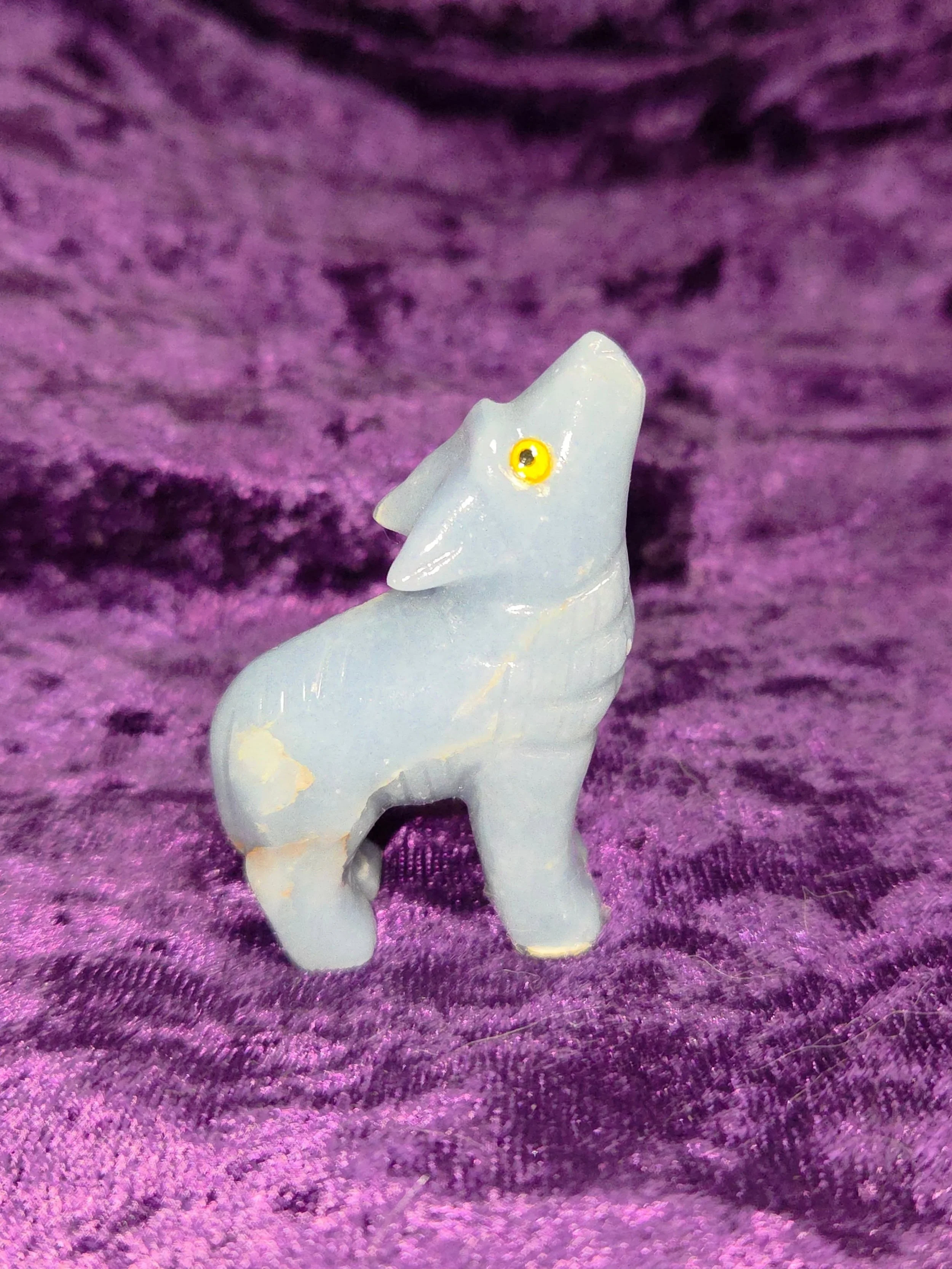 😇𝐀𝐍𝐆𝐄𝐋𝐈𝐓𝐄 𝐖𝐎𝐋𝐅😇--$2️⃣0️⃣

𝗔𝗻𝗴𝗲𝗹𝗶𝘁𝗲 is a stone very beneficial to Healers and Energy workers, lending compassion and connecting one to their Angels. 😇 It can assist one in transitions and also helps to transmute chaos into order