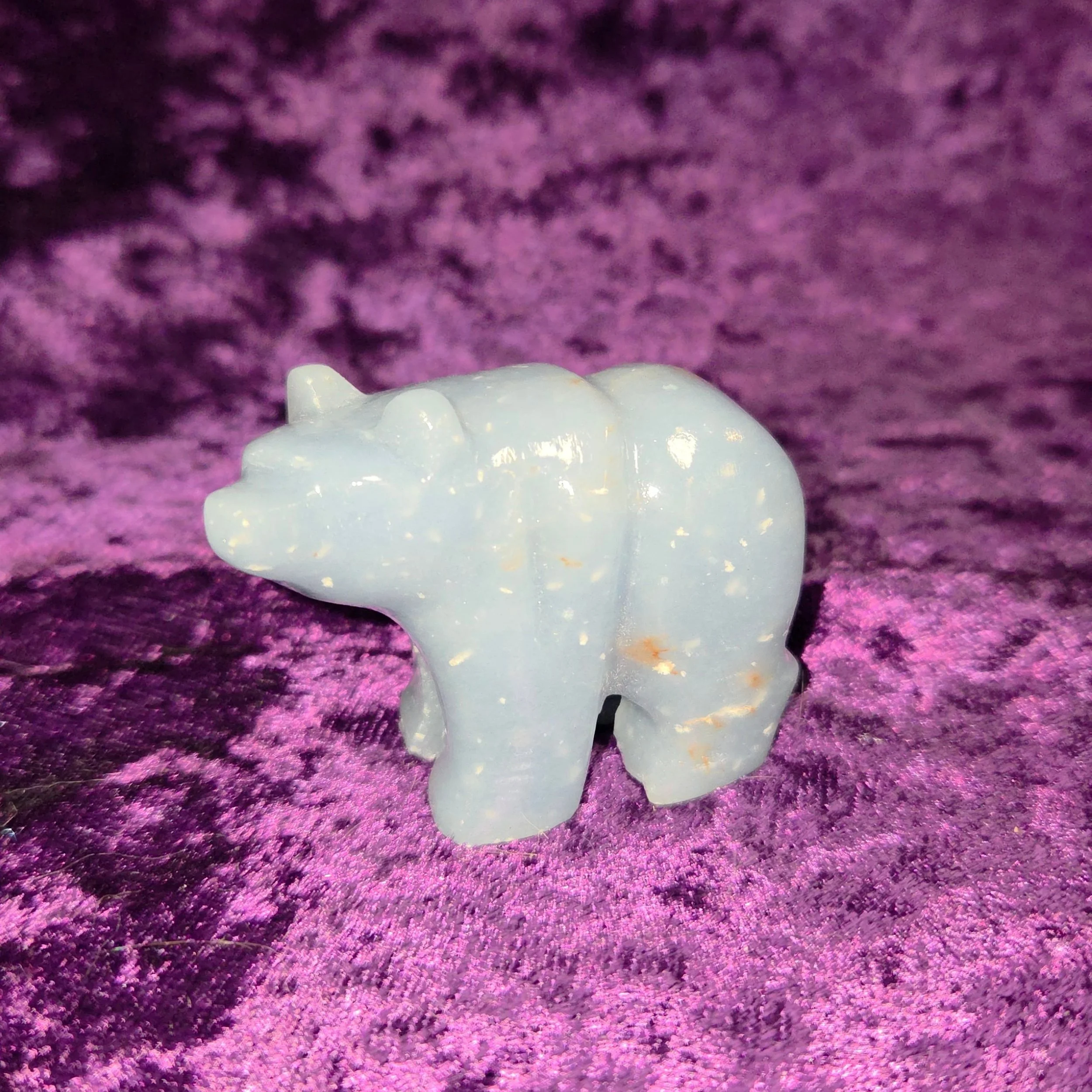 😇𝐀𝐍𝐆𝐄𝐋𝐈𝐓𝐄 𝐁𝐄𝐀𝐑😇--$2️⃣0️⃣

𝗔𝗻𝗴𝗲𝗹𝗶𝘁𝗲 is a stone very beneficial to Healers and Energy workers, lending compassion and connecting one to their Angels. 😇 It can assist one in transitions and also helps to transmute chaos into order