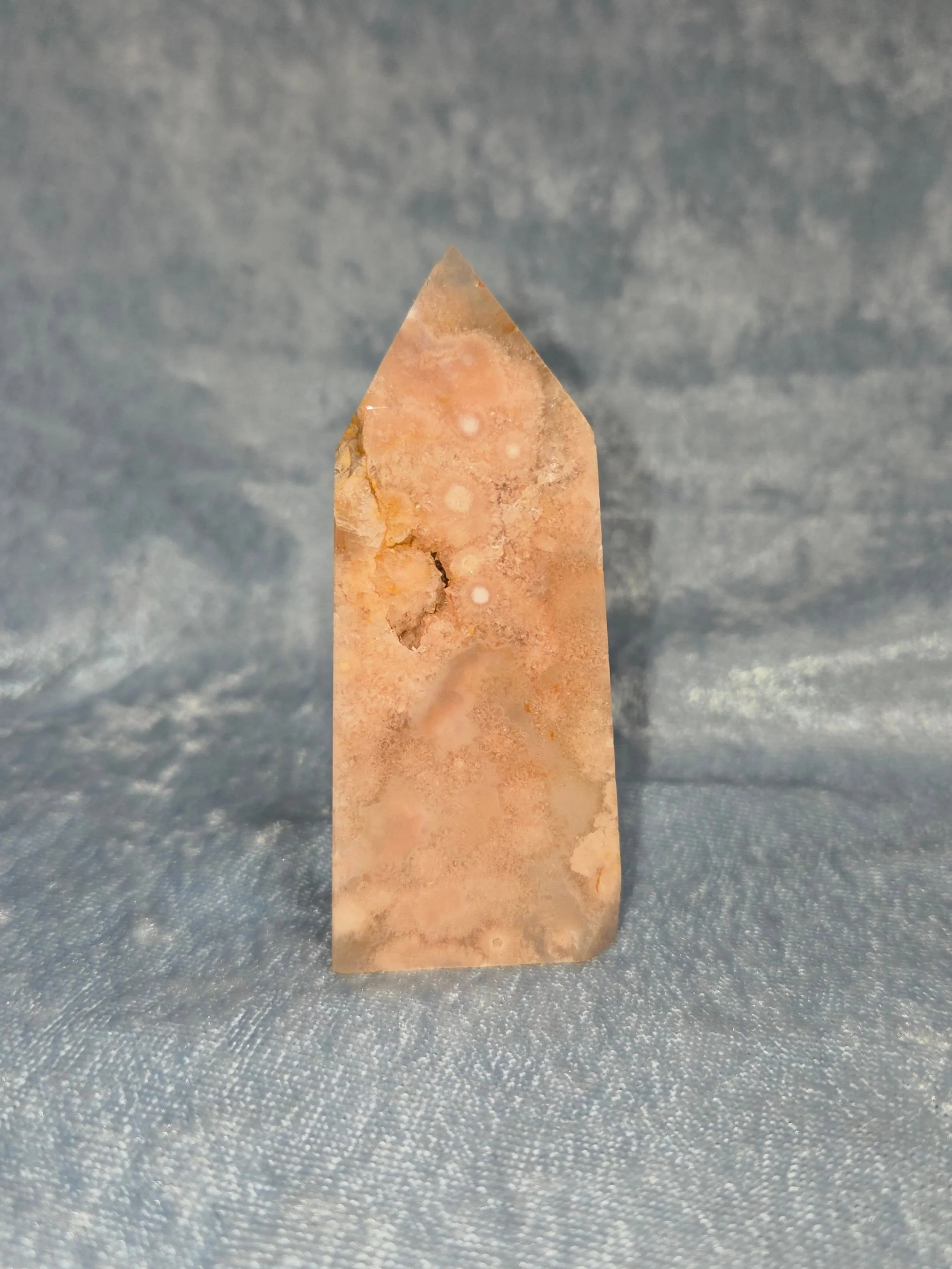 🌸𝐅𝐋𝐎𝐖𝐄𝐑 𝐀𝐆𝐀𝐓𝐄 𝐓𝐎𝐖𝐄𝐑🌸--$3️⃣0️⃣

𝗙𝗹𝗼𝘄𝗲𝗿 𝗔𝗴𝗮𝘁𝗲 is a stone that connects the heart chakra and the root chakra, and can help bridge the gap between emotions and reality. 💕 This is a grounding stone that attracts positivity an
