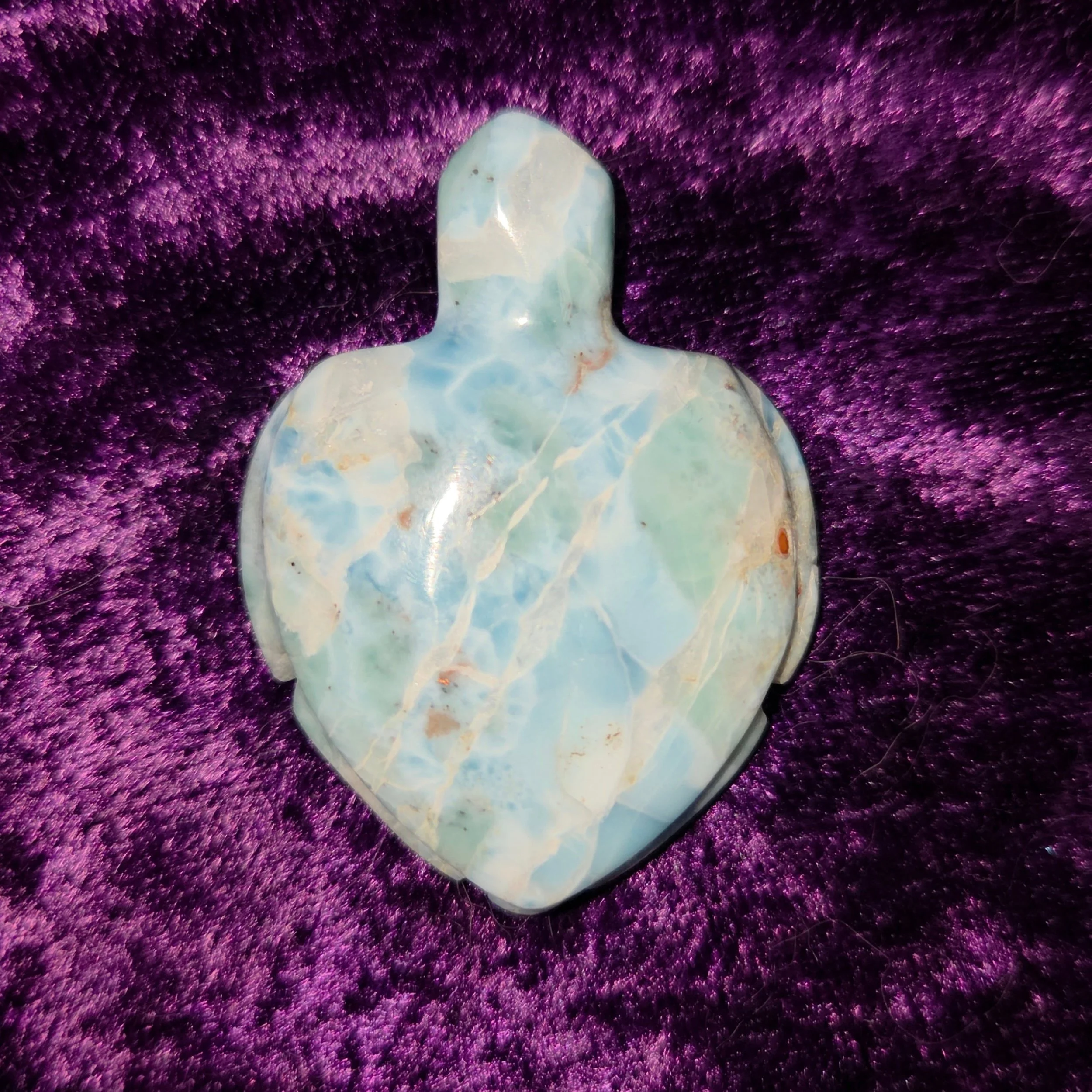 💙𝐋𝐀𝐑𝐈𝐌𝐀𝐑 𝐒𝐄𝐀 𝐓𝐔𝐑𝐓𝐋𝐄💙--$7️⃣5️⃣

𝗟𝗮𝗿𝗶𝗺𝗮𝗿, a powerful stone of self Love, carries a gentle energy that assists one in communicating from their heart with clarity, calm and confidence. 👍 It can also ease the dissolution of emoti