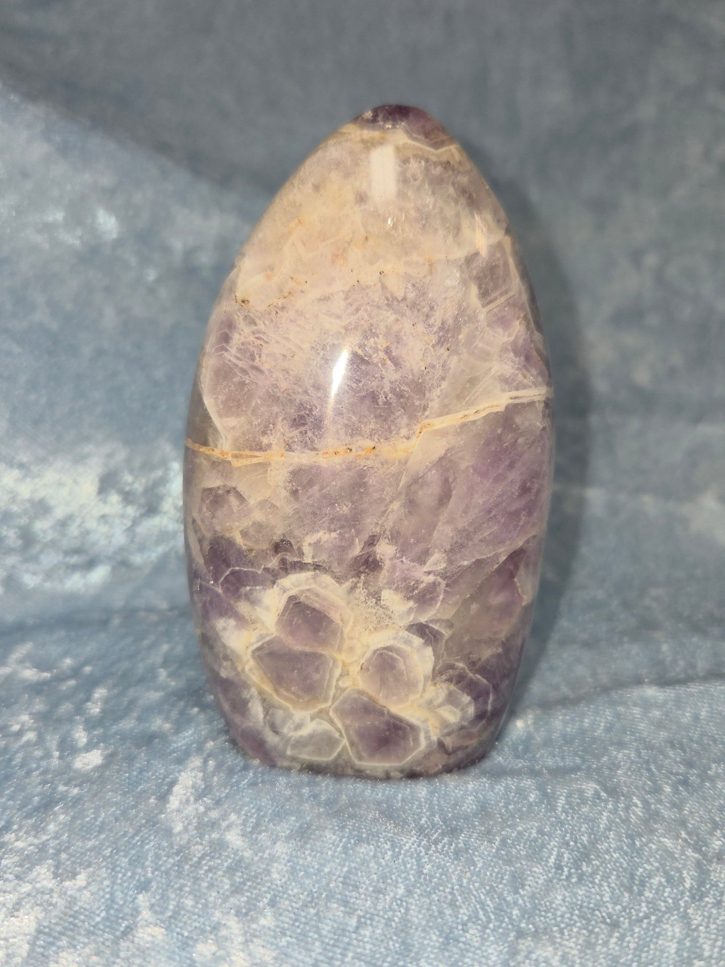💜𝐀𝐌𝐄𝐓𝐇𝐘𝐒𝐓 𝐅𝐑𝐄𝐄𝐅𝐎𝐑𝐌💜--$4️⃣0️⃣

𝗔𝗺𝗲𝘁𝗵𝘆𝘀𝘁 promotes moderation where one might go to extremes as well as helping to calm anger and relieve frustration. 💜 As a powerful third eye and crown chakra stone, amethyst aids in meditati