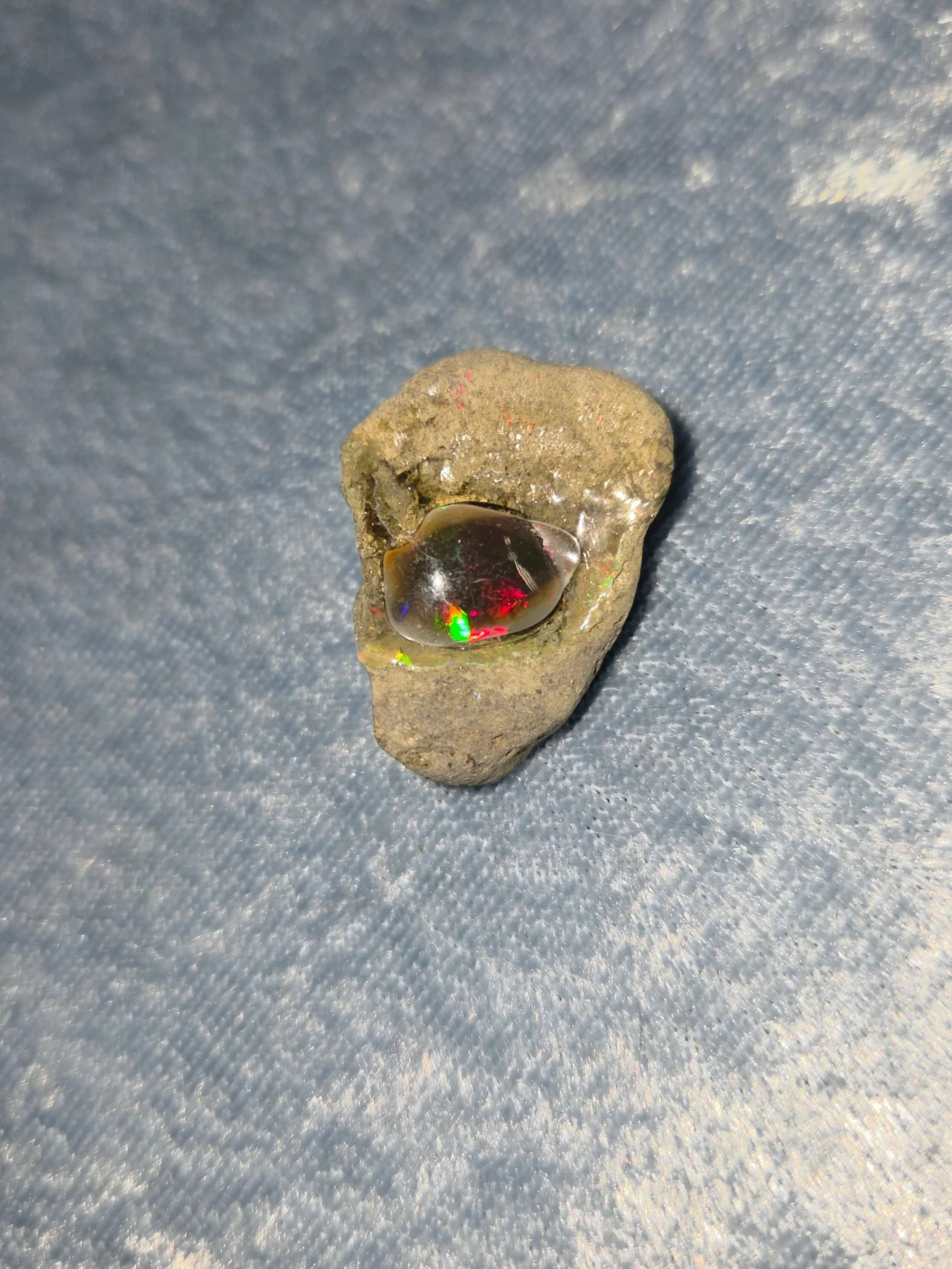 🌈𝐎𝐏𝐀𝐋🌈--$4️⃣5️⃣

𝗢𝗽𝗮𝗹 carries an intense and cleansing spiritual energy that can help one to purge unwanted behaviors. 😌 It can also be used to amplify one's emotions and fill the aura with light and joy. ❤
(8.5 grams)

Please visit the li