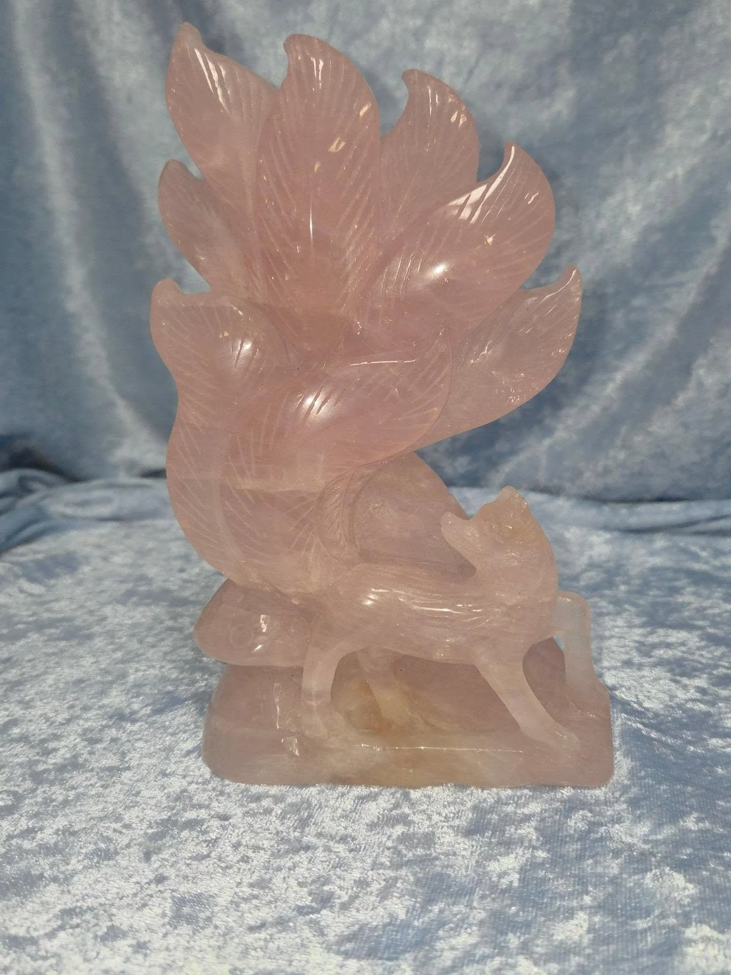 🌹𝐑𝐎𝐒𝐄 𝐐𝐔𝐀𝐑𝐓𝐙 𝐊𝐈𝐓𝐒𝐔𝐍𝐄🌹--$2️⃣5️⃣0️⃣

𝗥𝗼𝘀𝗲 𝗤𝘂𝗮𝗿𝘁𝘇 is a stone of unconditional, universal Love, allowing one to love themselves, the people around them and the Universe we call home. 💕 Connecting with Rose Quartz enables one