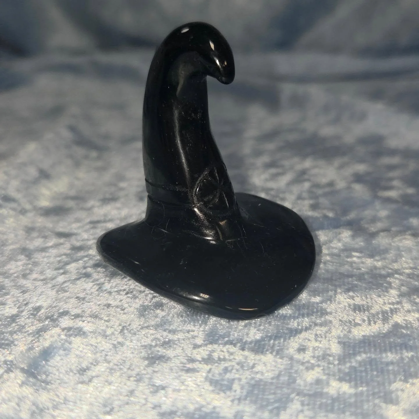 🖤𝐎𝐁𝐒𝐈𝐃𝐈𝐀𝐍 𝐖𝐈𝐓𝐂𝐇 𝐇𝐀𝐓🖤--$3️⃣0️⃣

𝗢𝗯𝘀𝗶𝗱𝗶𝗮𝗻 is a strong protective stone, as it forms a shield against negativity. 🛡 It can provide you with compassion and strength. It aids in processing things that are hard to accept. 🖤

Ple