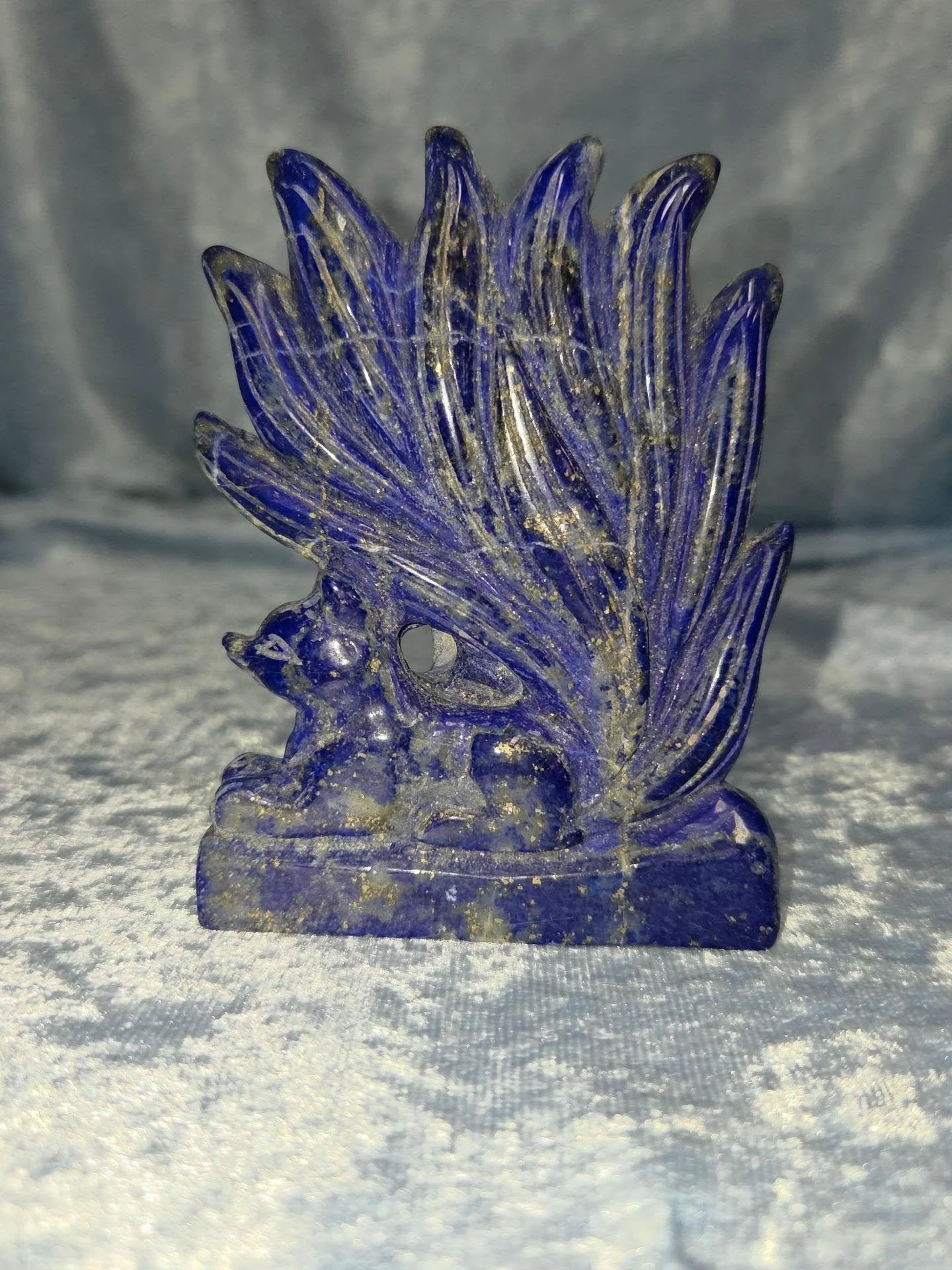 💙𝐋𝐀𝐏𝐈𝐒 𝐋𝐀𝐙𝐔𝐋𝐈 𝐊𝐈𝐓𝐒𝐔𝐍𝐄💙--$6️⃣0️⃣

𝗟𝗮𝗽𝗶𝘀 𝗟𝗮𝘇𝘂𝗹𝗶 is a stone that promotes royal virtues and spirituality, bringing out your inner queen or king. 👑 It helps activate the 3rd Eye chakra, enhancing intuition, intellectual ab