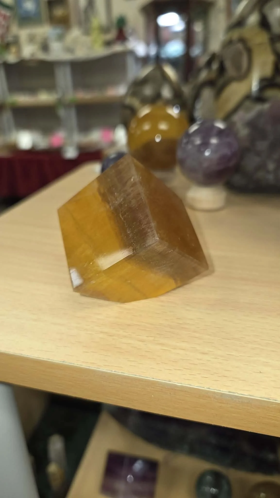 Fluorite yellow cube 30.jpg