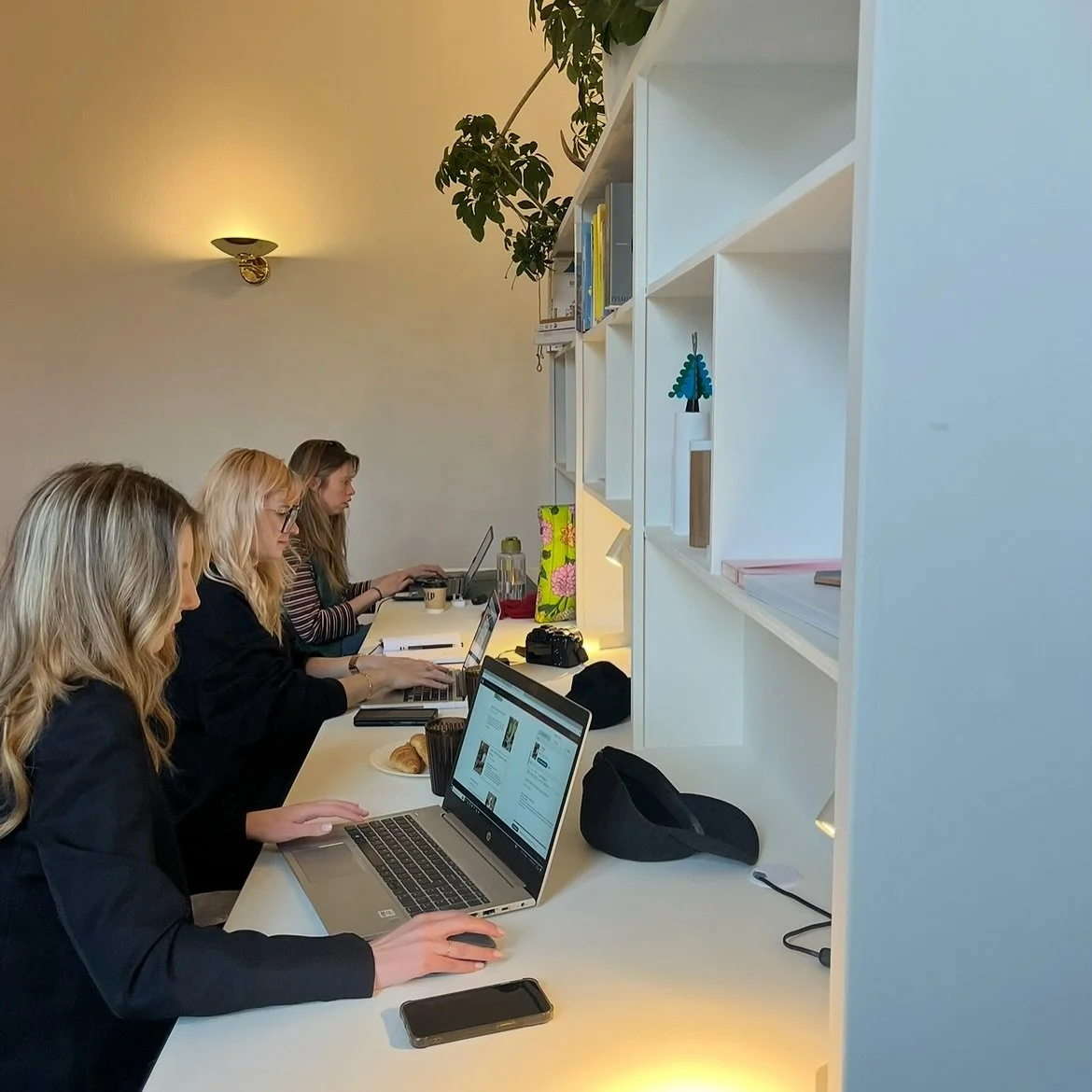 Need somewhere quiet and friendly to work in Glasgow? A place that’s affordable, with flexible hours where you can focus and be productive? But also take breaks and chat to like minded people over a good coffee your worker made for you? With la