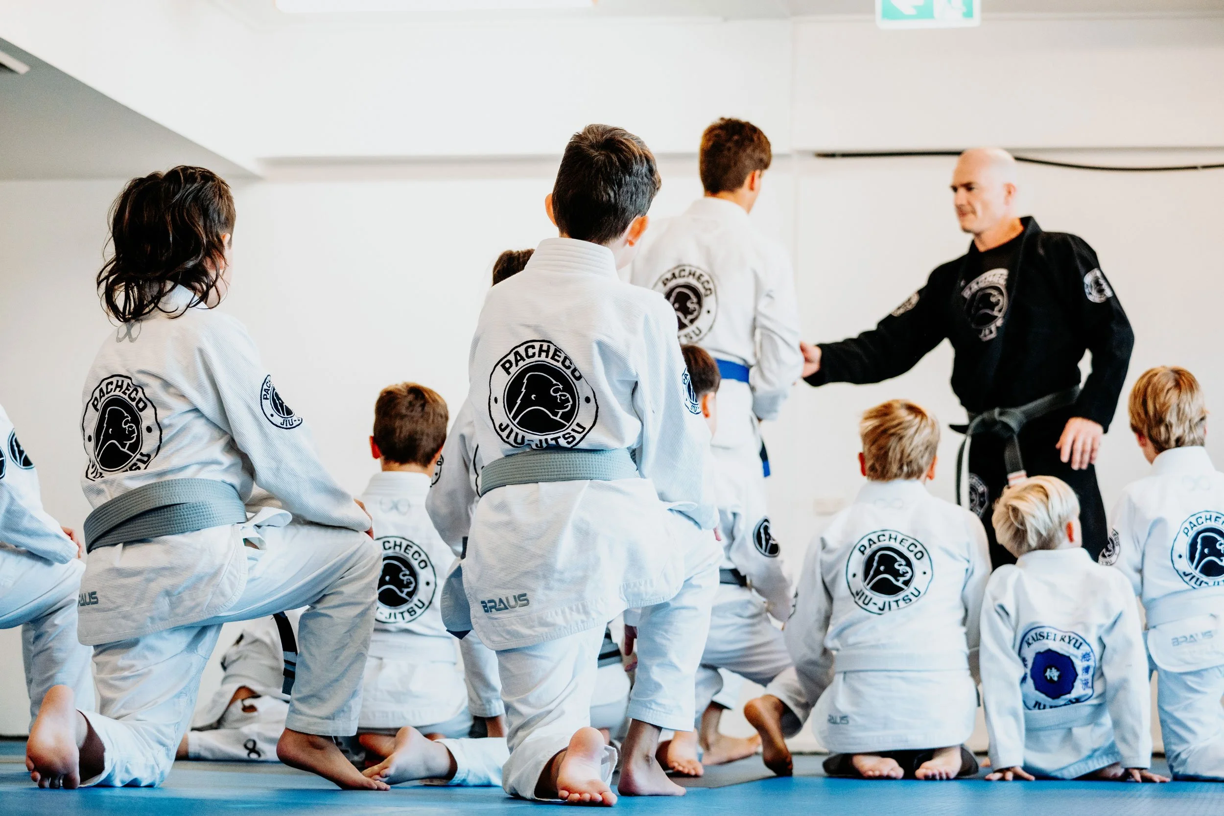 Sensei Zanda Hoffmann teaching junior Brazilian Jiu-Jitsu at Pacheco Jiu-Jitsu Avalon
