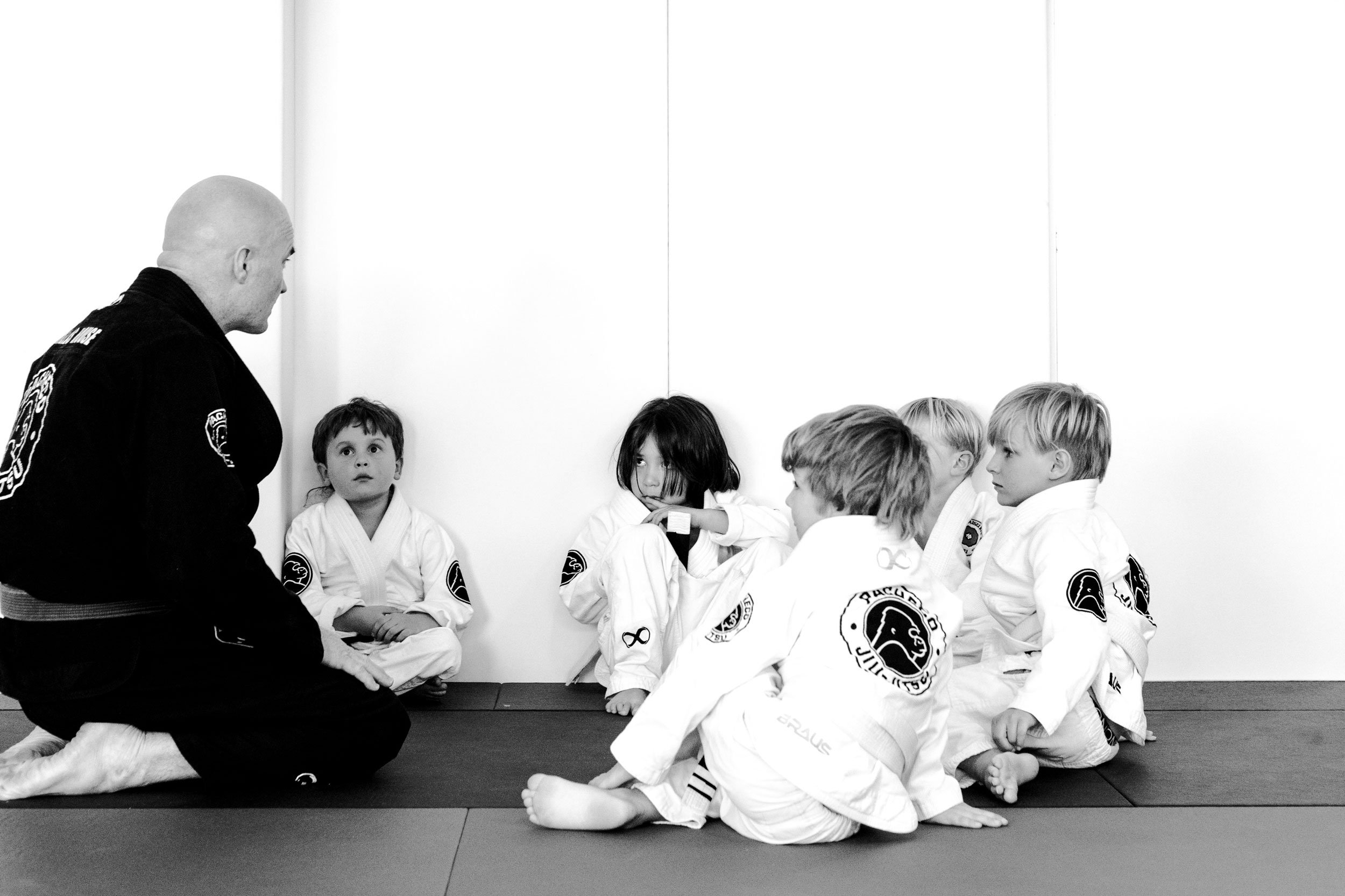 Sensei Zanda Hoffmann teaching junior Brazilian Jiu-Jitsu at Pacheco Jiu-Jitsu Avalon
