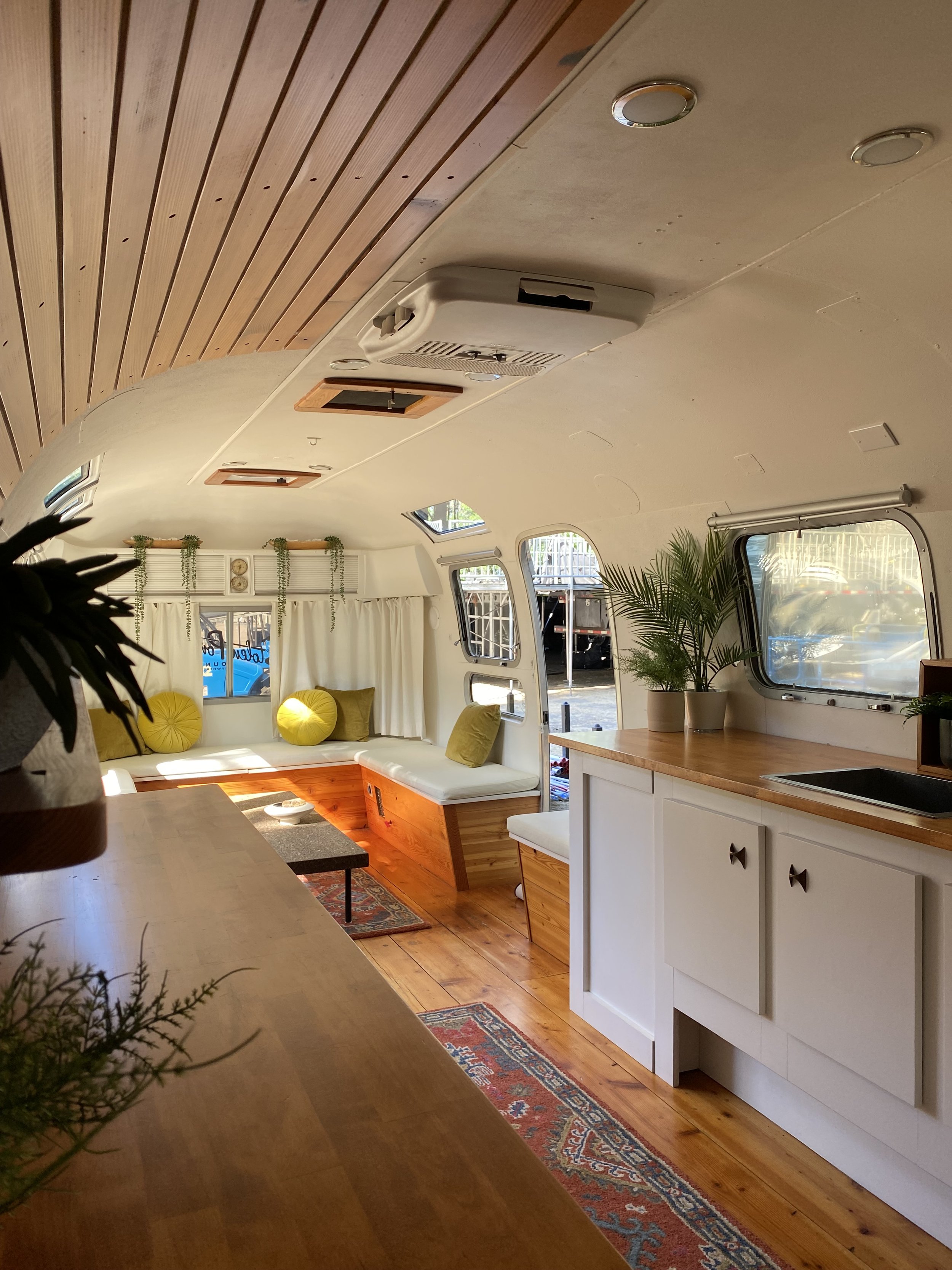 Billy Idol's Dressing Room - Project Pabsts 2024 stolenponylounge-vintage-airstream-rental-events-popup-greenroom-dressingroom