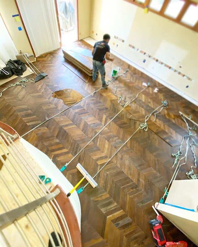 Here&rsquo;s some really cool European Oak  Chevron we&rsquo;re finishing up today. Super cool looking in this Mesa Beach House 🙌