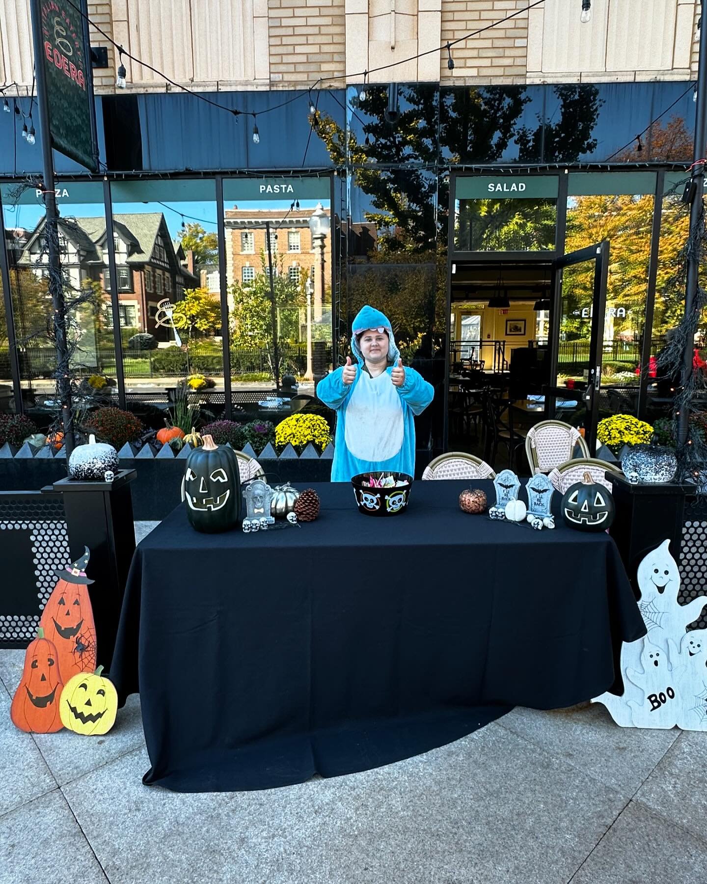 We&rsquo;re here for the kids halloween parade!! 🎃👻
@cwescene @marylandplaza
