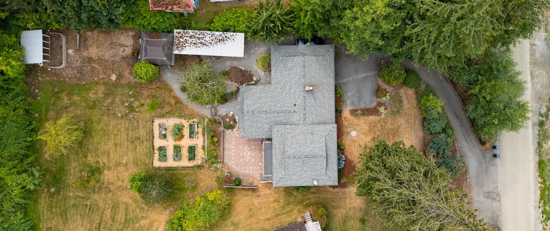 005_2916_E_Blackburn_Road_AERIAL_Paulina_Antczak.jpg