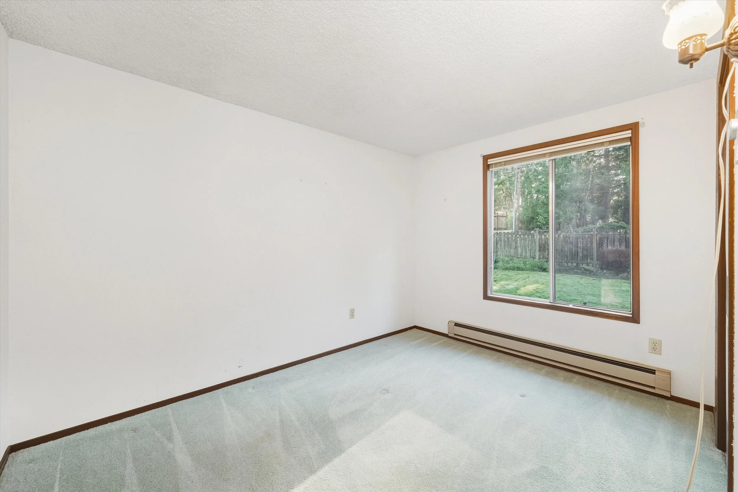 24-3811 York St-2.jpg