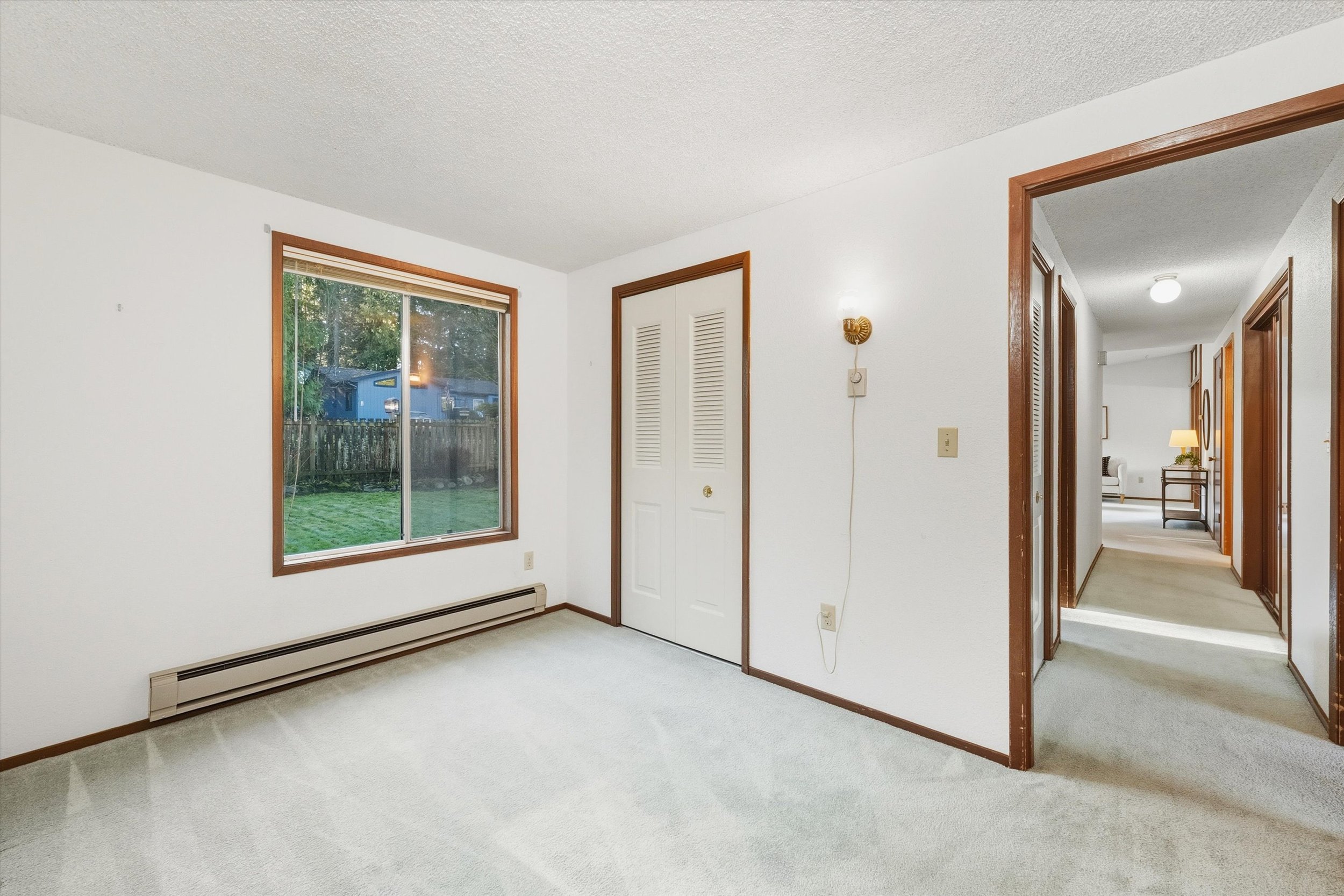 25-3811 York St-5.jpg