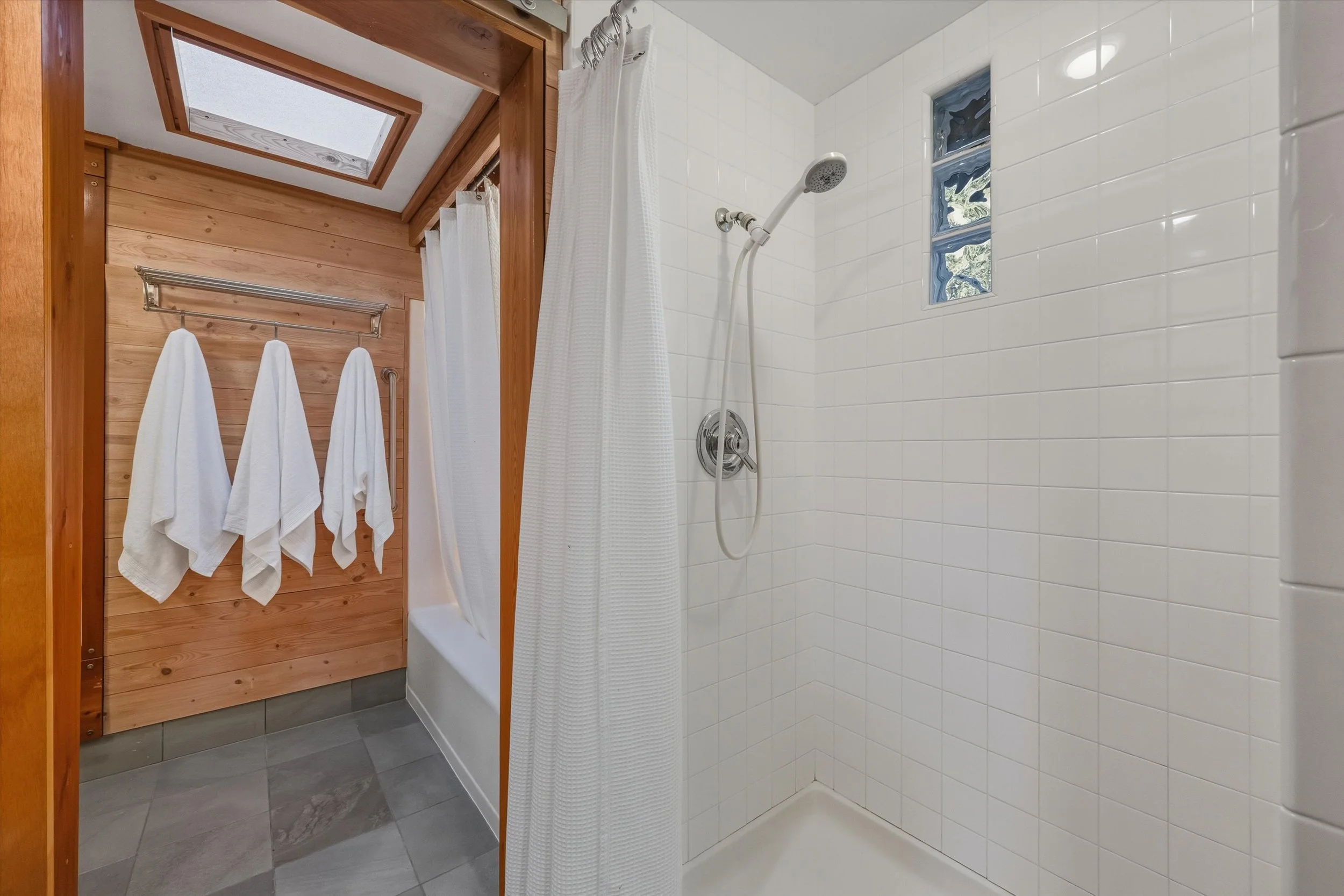 36-3811 York St-44.jpg