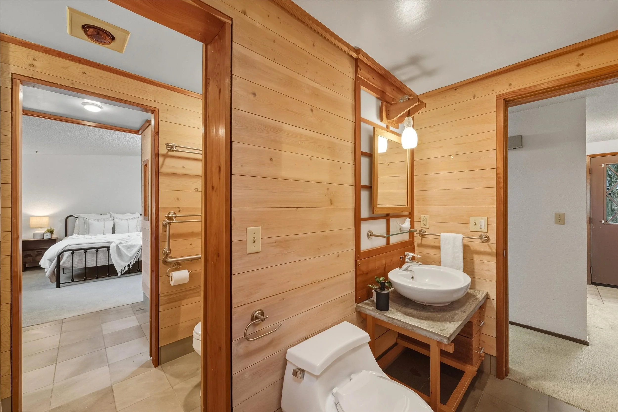 38-3811 York St-50.jpg